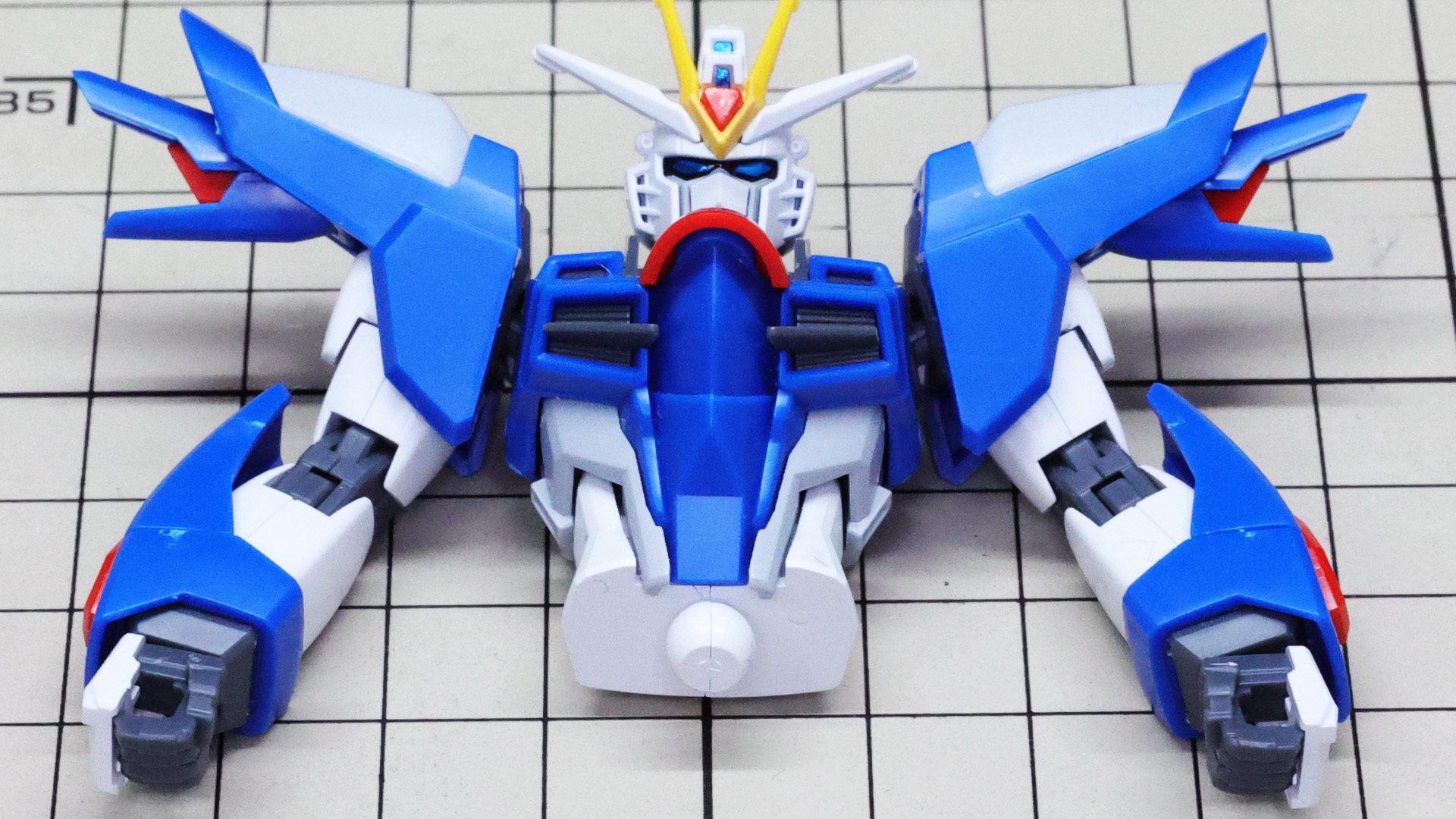 上半身が完成しました。力強さとシャープさとスピード感さえ感じられる造形です