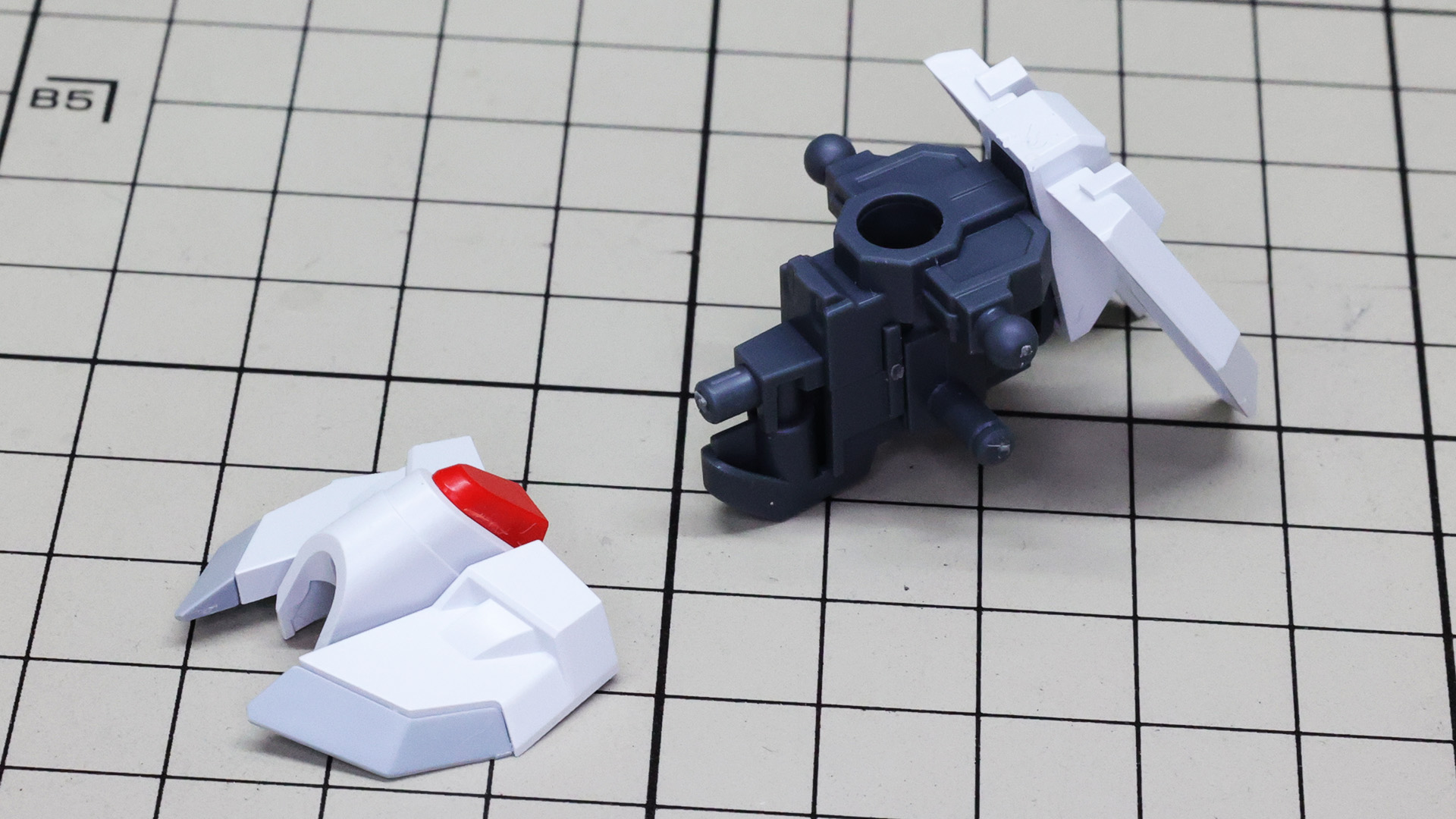 それぞれの要素を組み付けて……