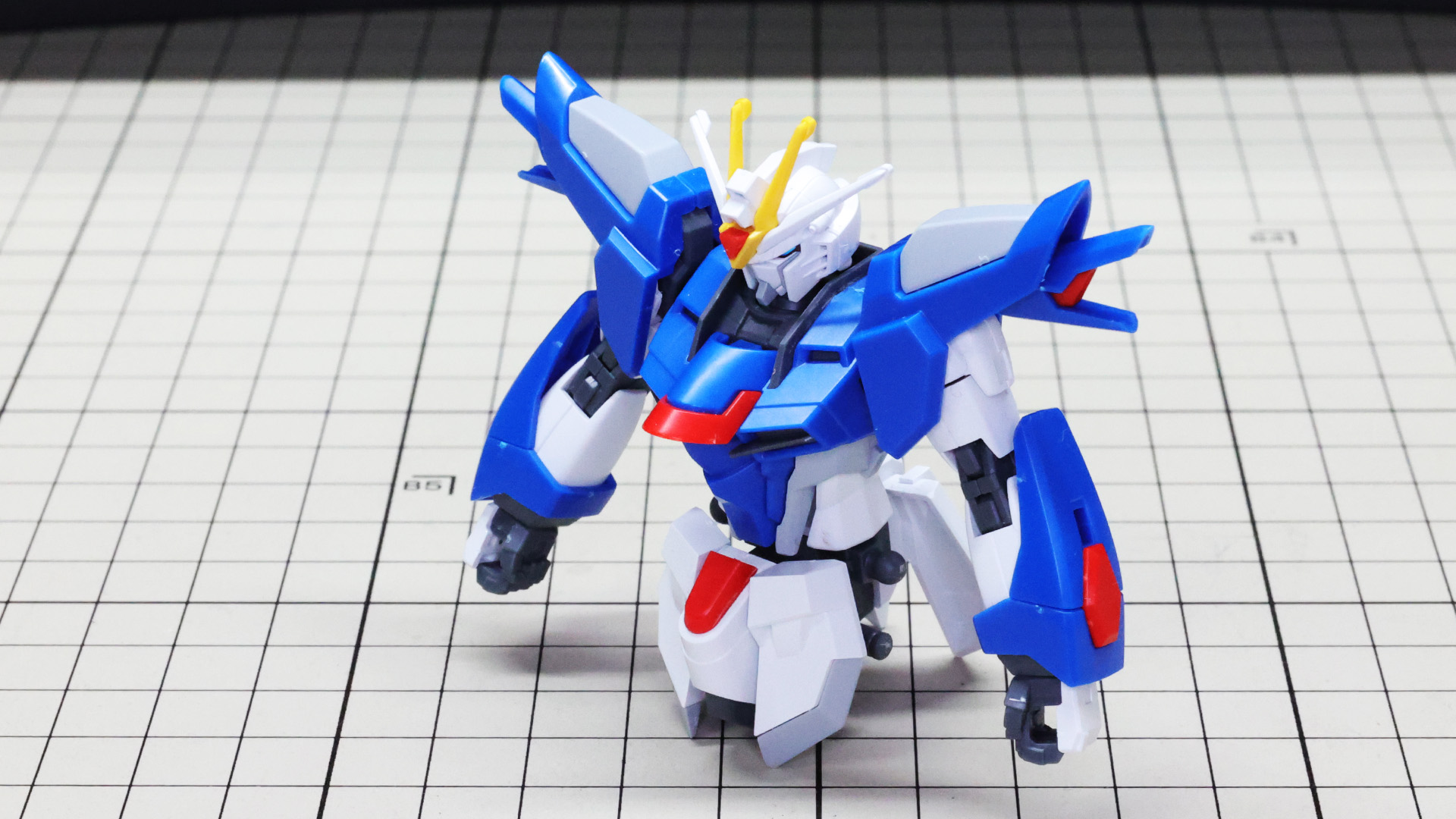 サイドアーマーは脚部のところで組まれます