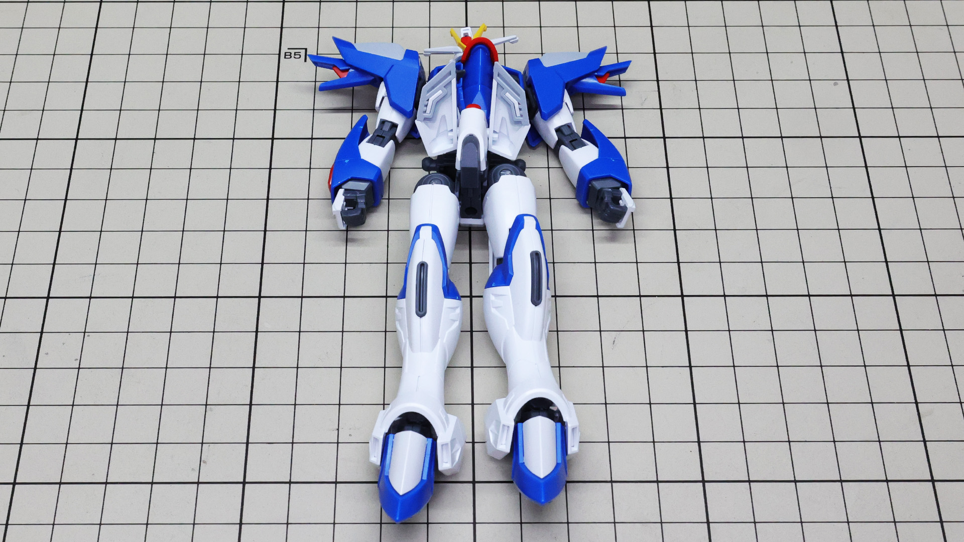 股関節のスライドギミックはアクションポーズに生かせそうです