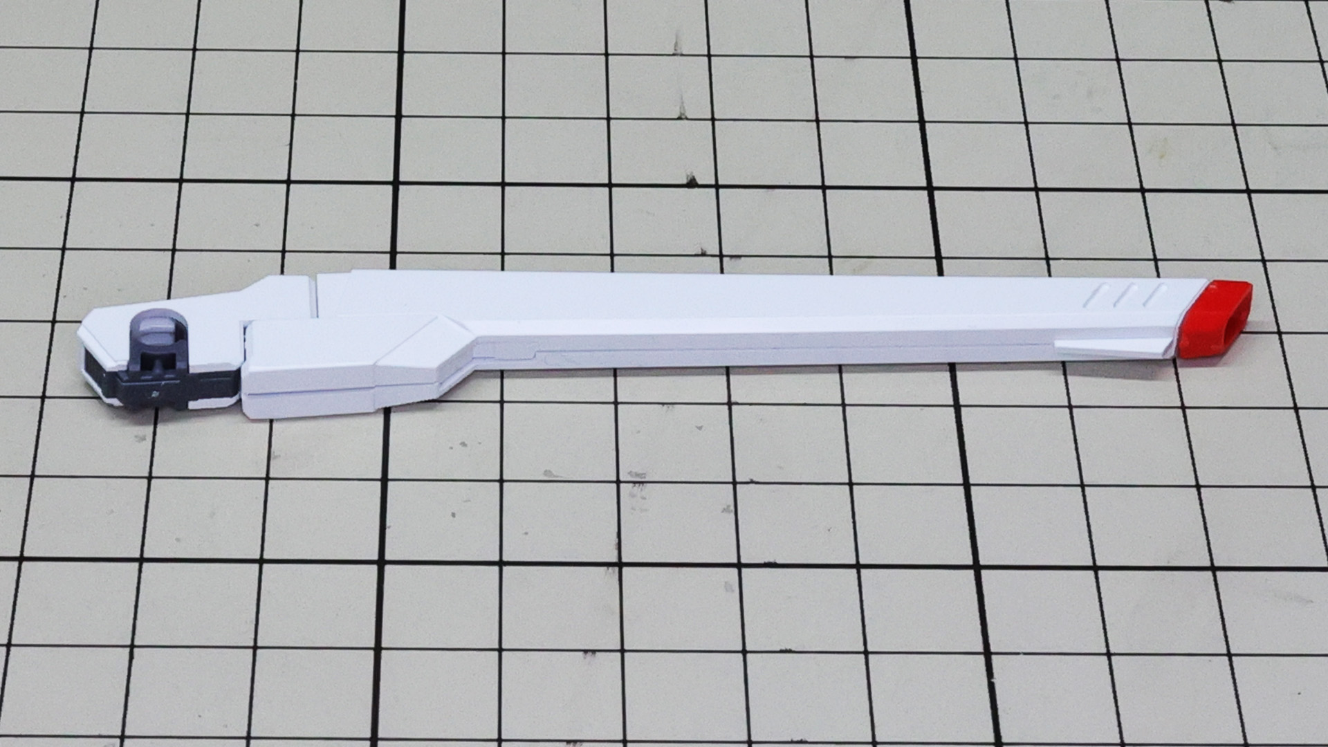 銃口は赤いパーツで再現されます