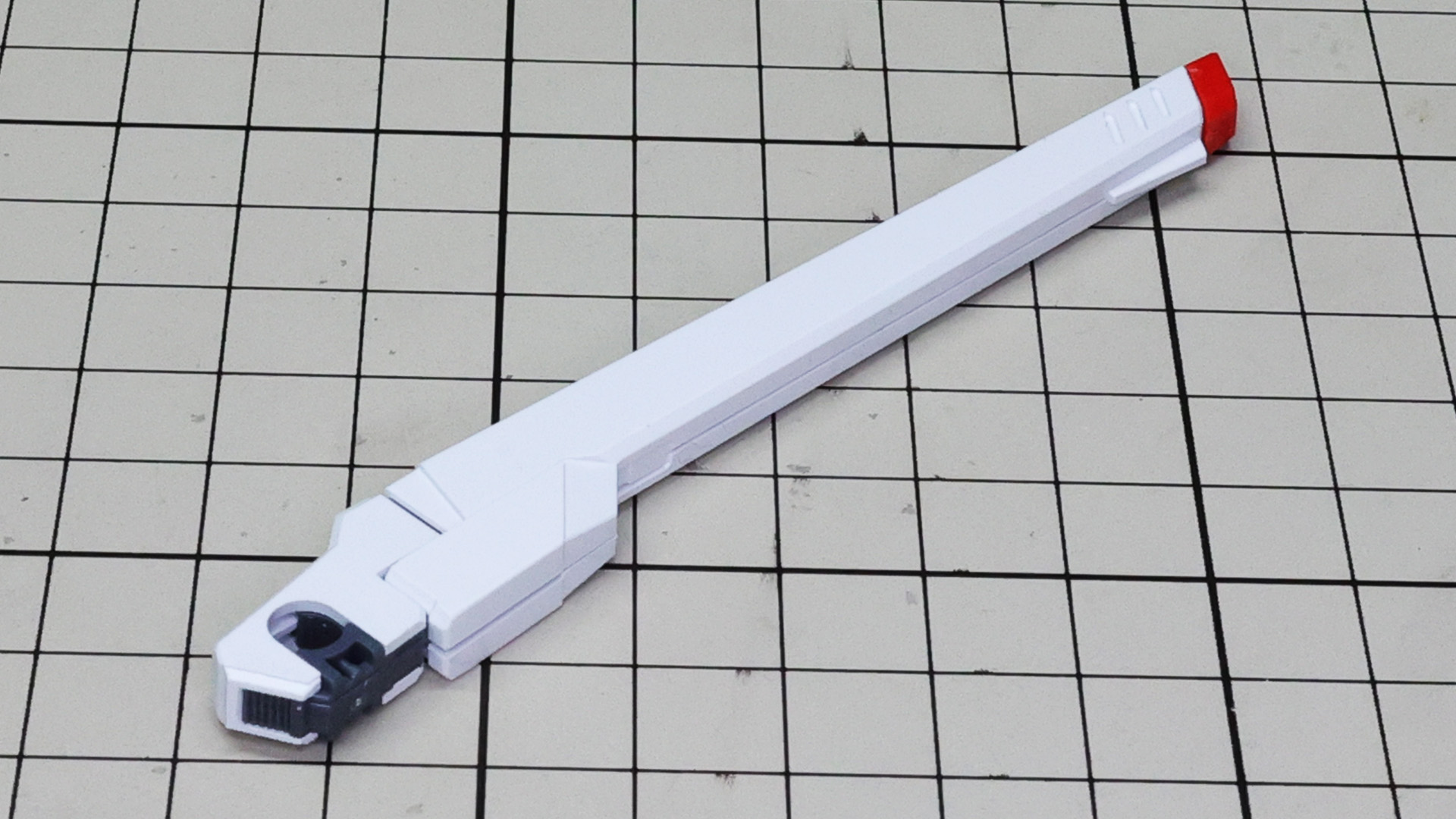 銃口は赤いパーツで再現されます