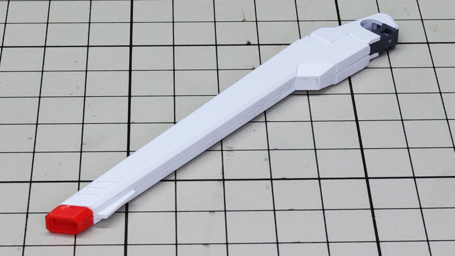 銃口は赤いパーツで再現されます