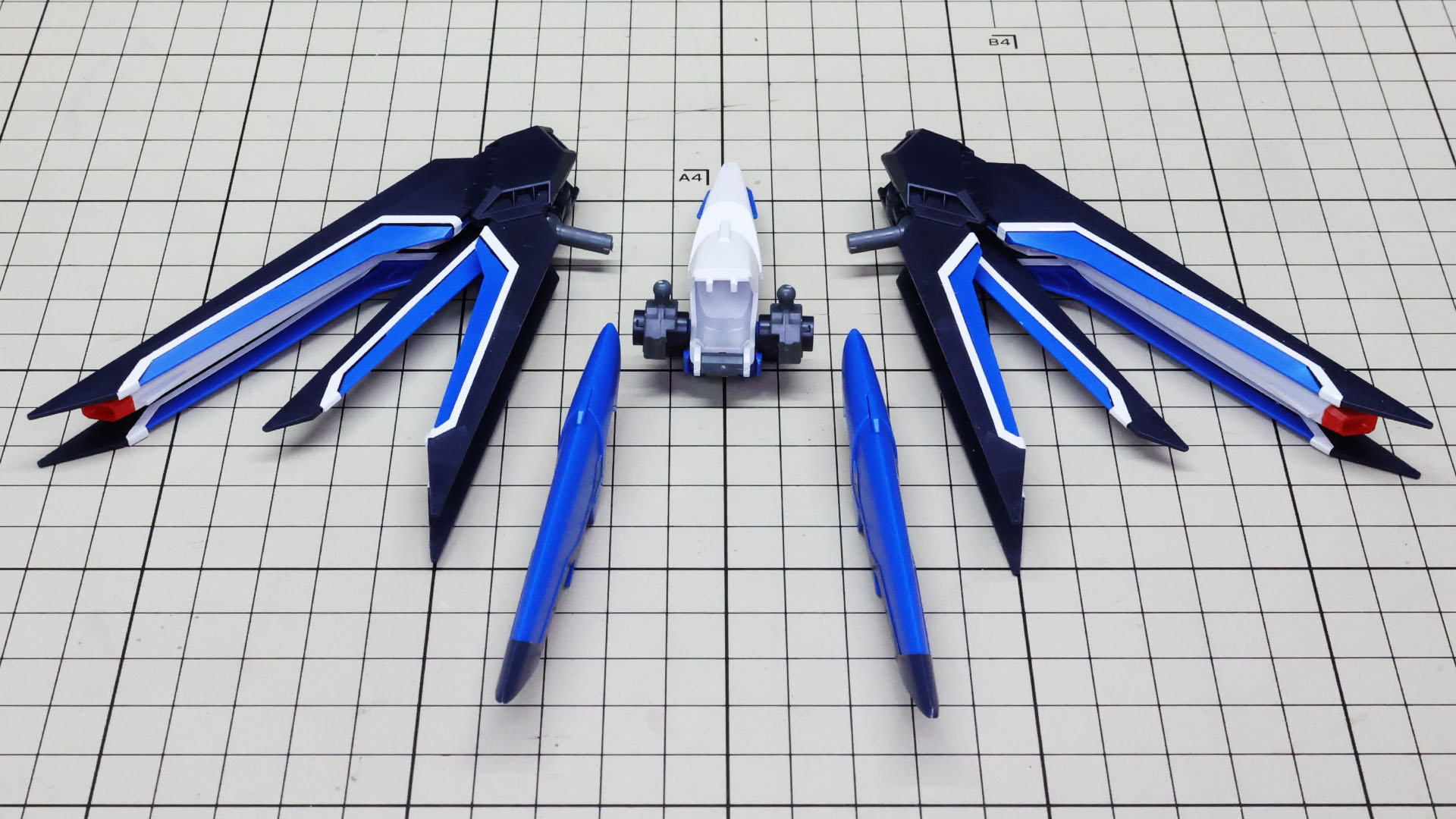 背部ウイングユニットのすべての要素がそろって……