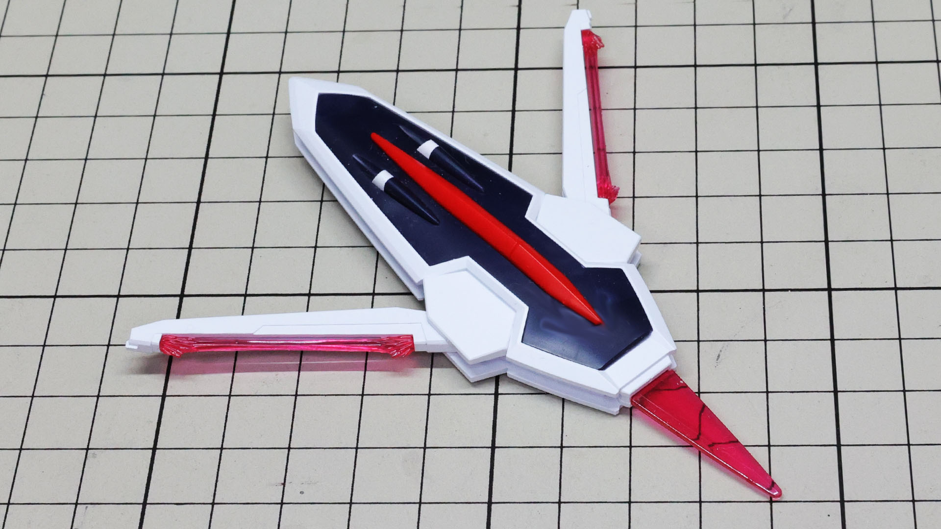 ここで平手に甲のパーツを組付けました