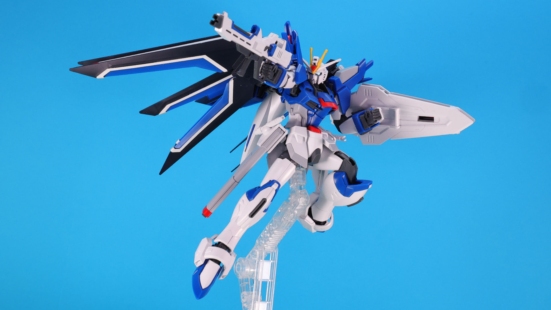 華麗に空中戦を繰り広げる