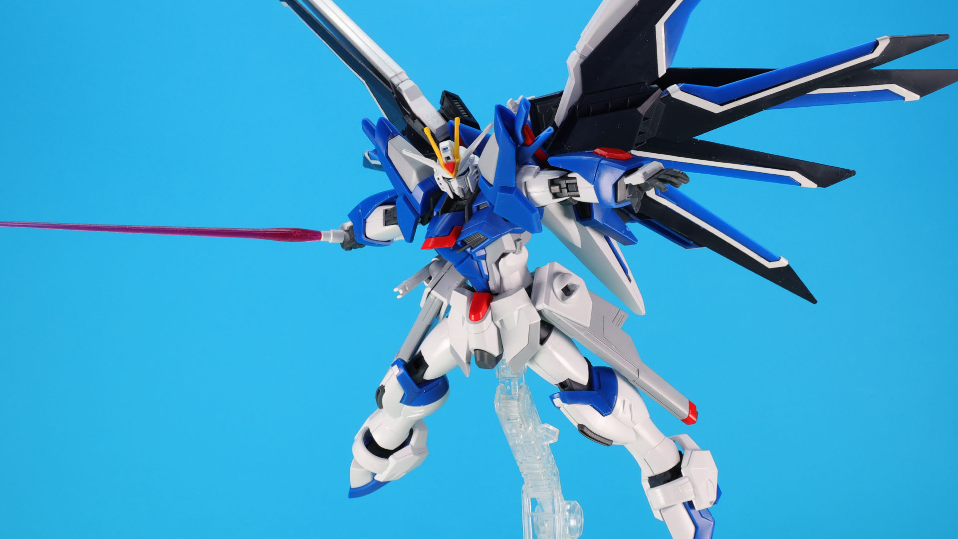 ビームサーベル2本で敵を圧倒する！