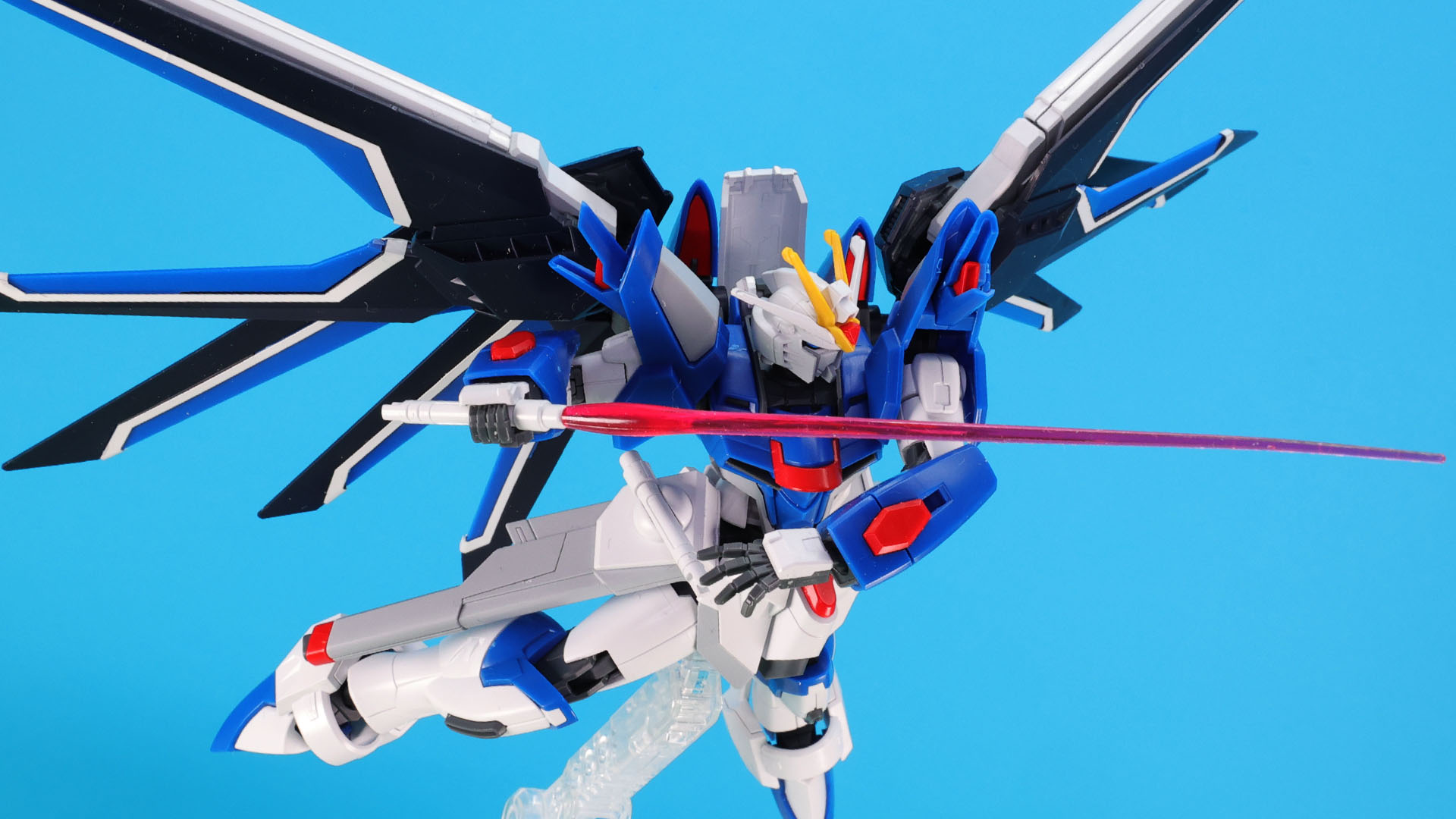 ビームサーベル2本で敵を圧倒する！