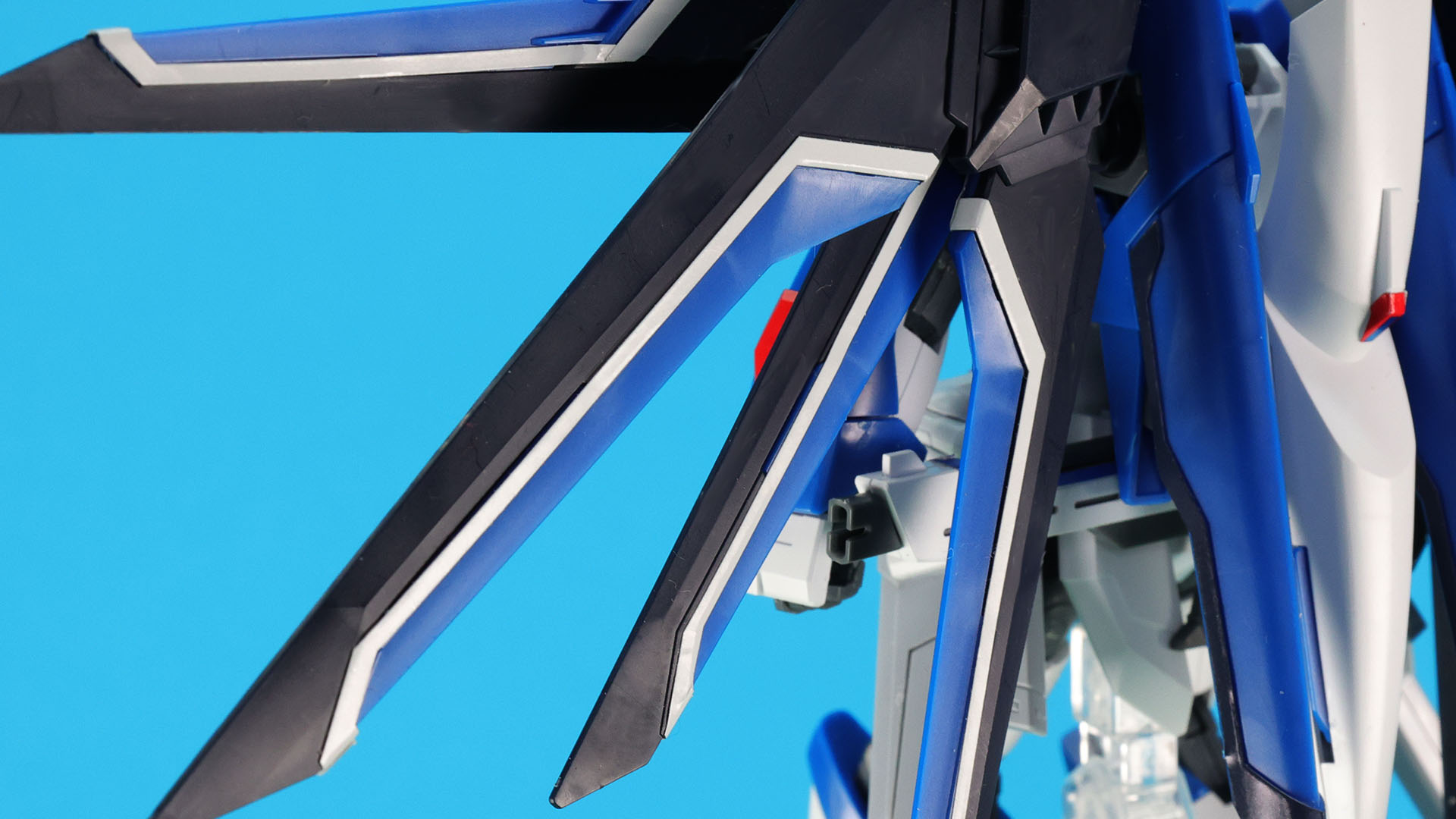 ビームライフルは腰部にマウント可能