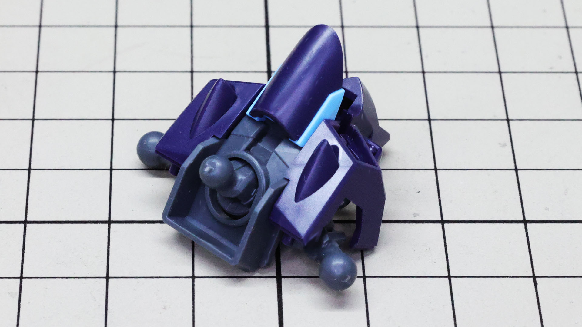 コクピットハッチ左右のカラーを再現します