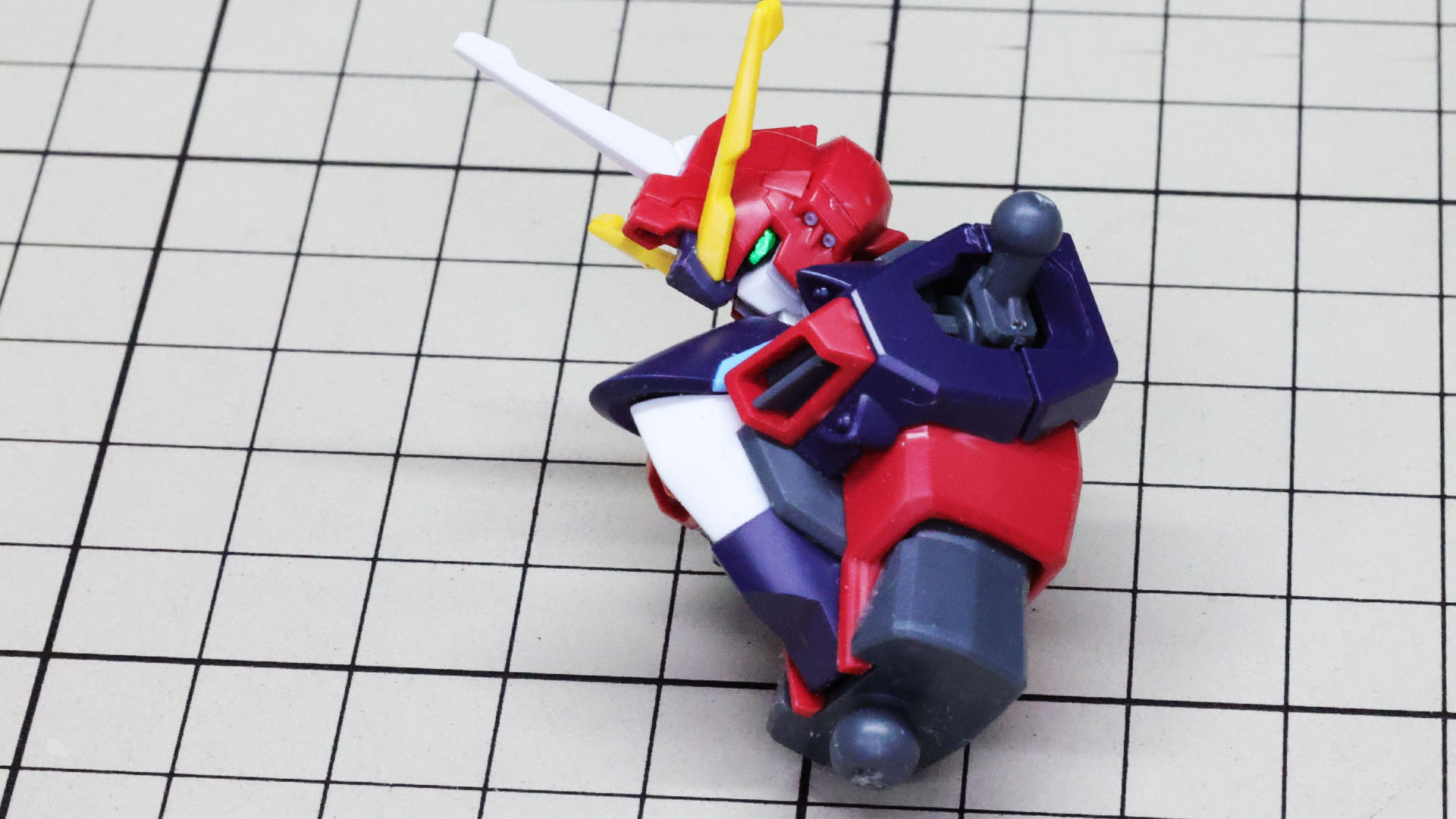 腹部も可動させるとかなり下を向かせることができます