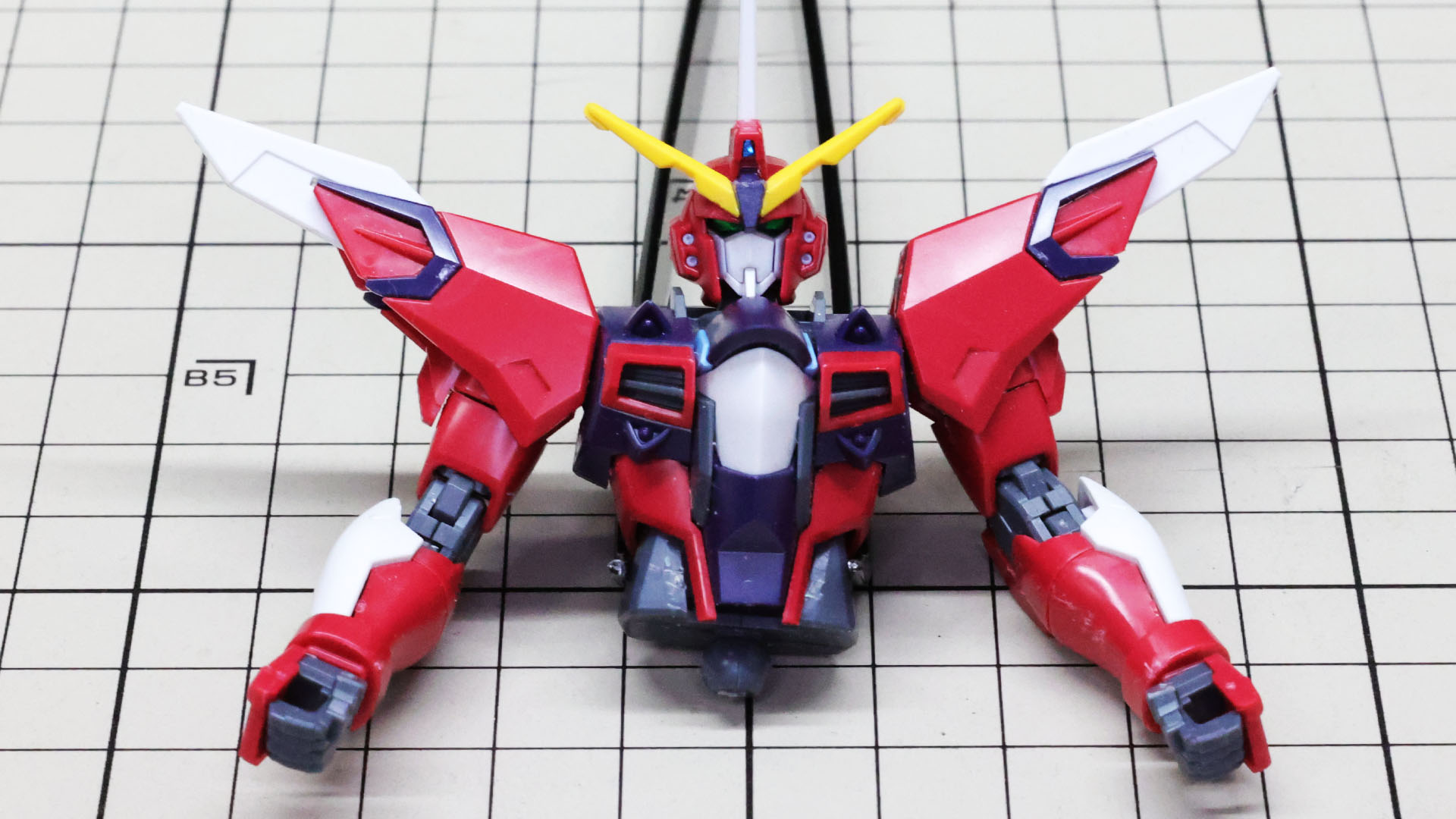 上半身にドッキングさせてみました。細身だが筋肉質な力強さも感じます