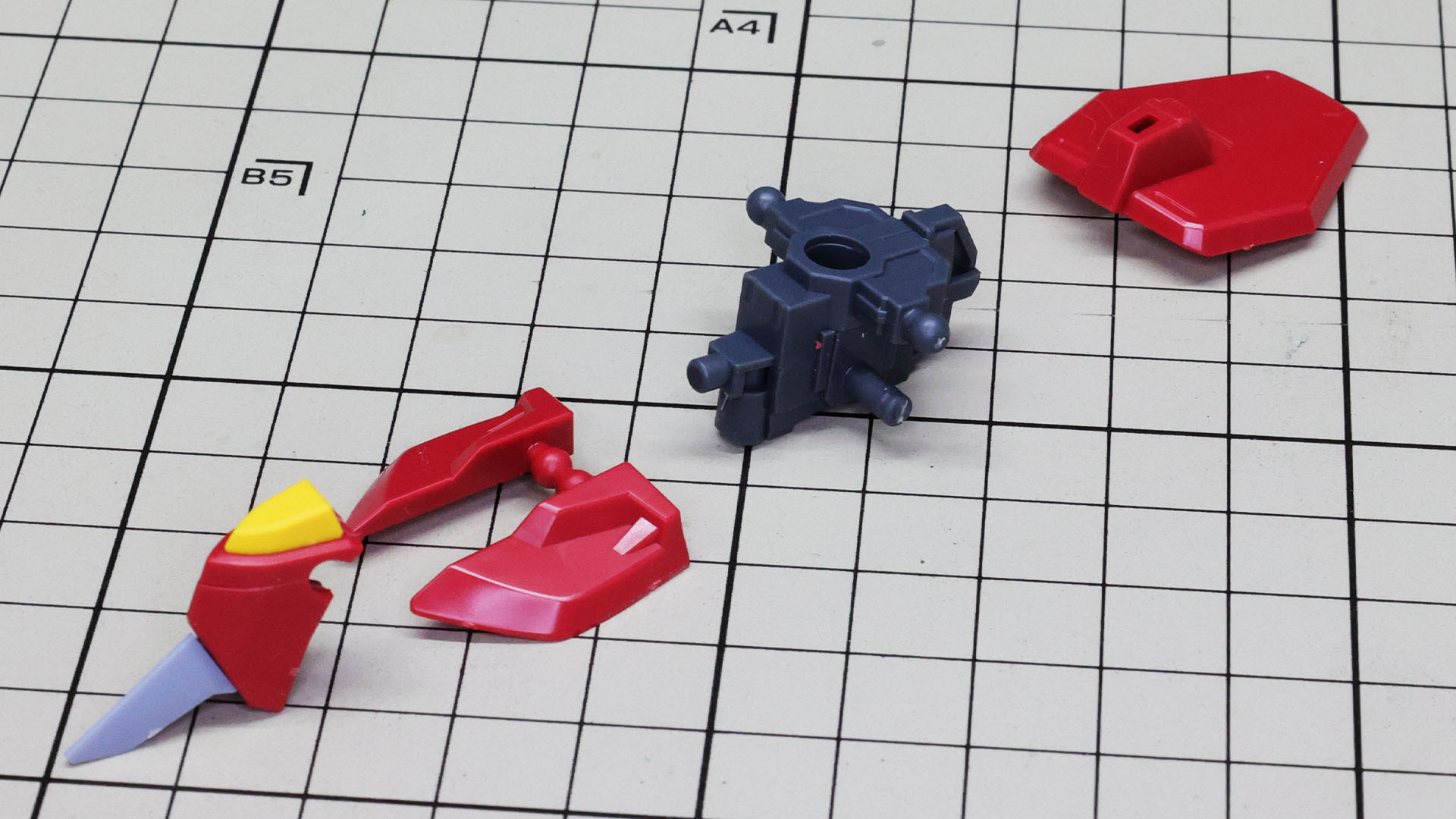 フロントアーマーは左右つながっているので……