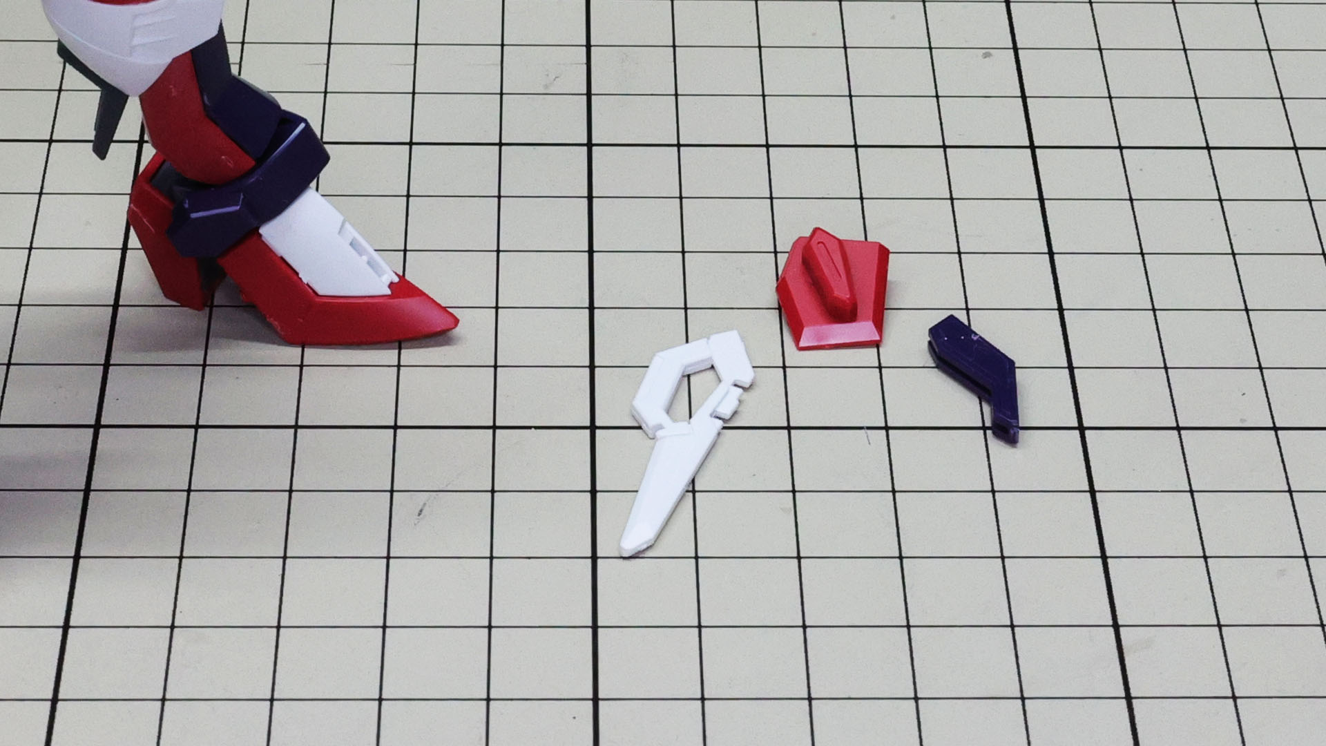 腰部サイドアーマーに取り付け基部があります