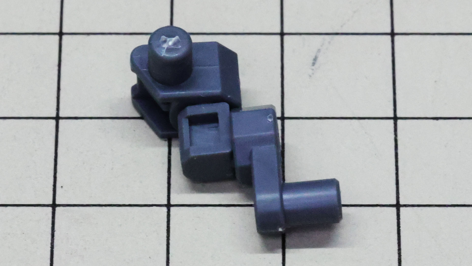 リフター表面にあるスラスターユニットはカラーリングをパーツ分けで再現しています