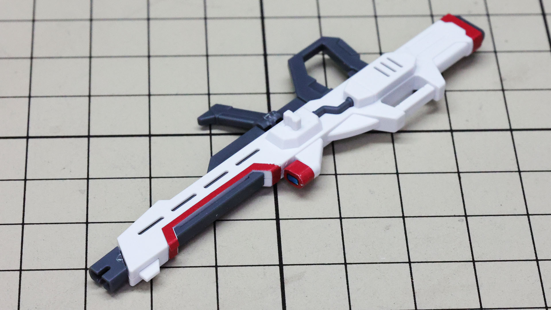 銃身のジャケットにもシール貼り付けます