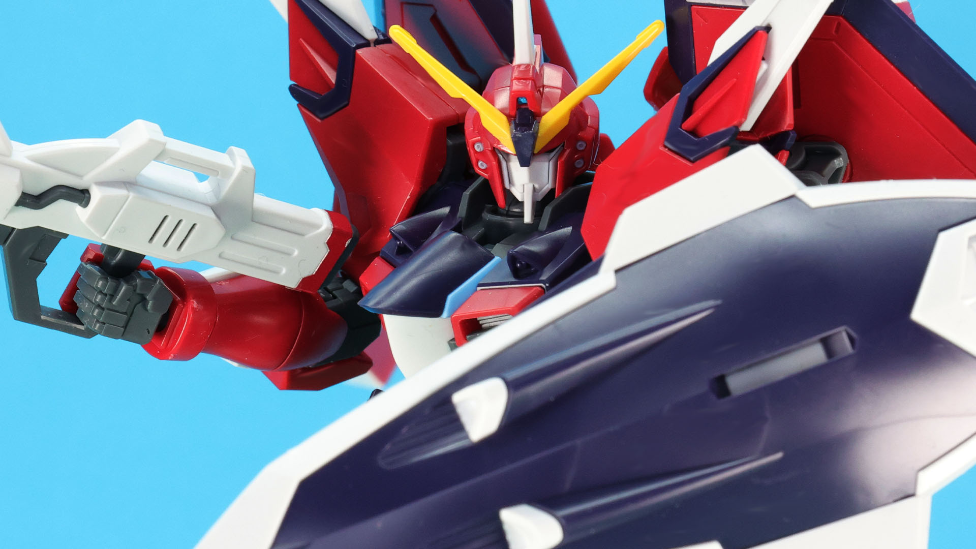 シールドは同じではないものの、ほぼライジングフリーダムガンダムと同一の機構です