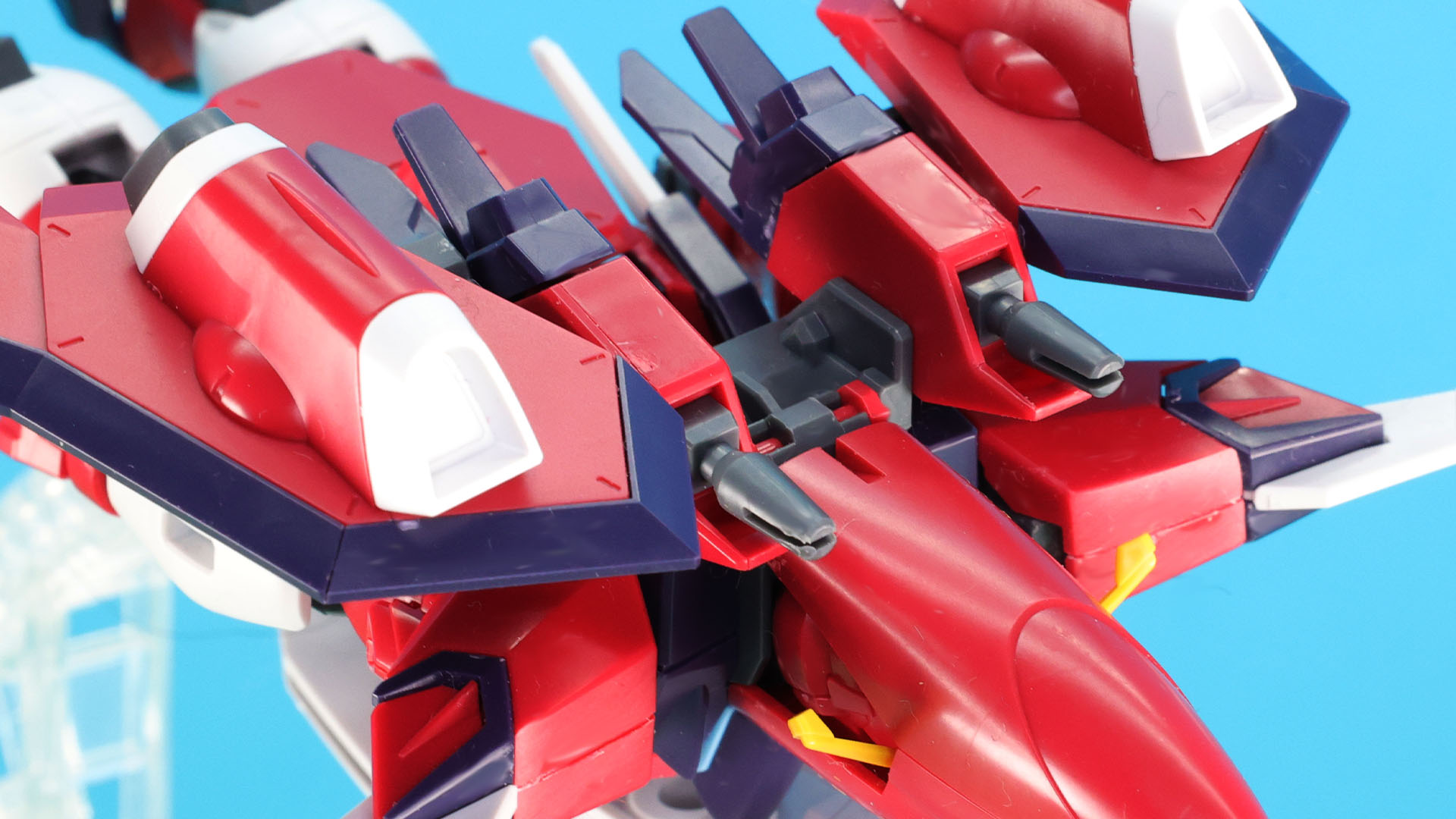 リフターユニットの2基のビーム砲を伸ばします