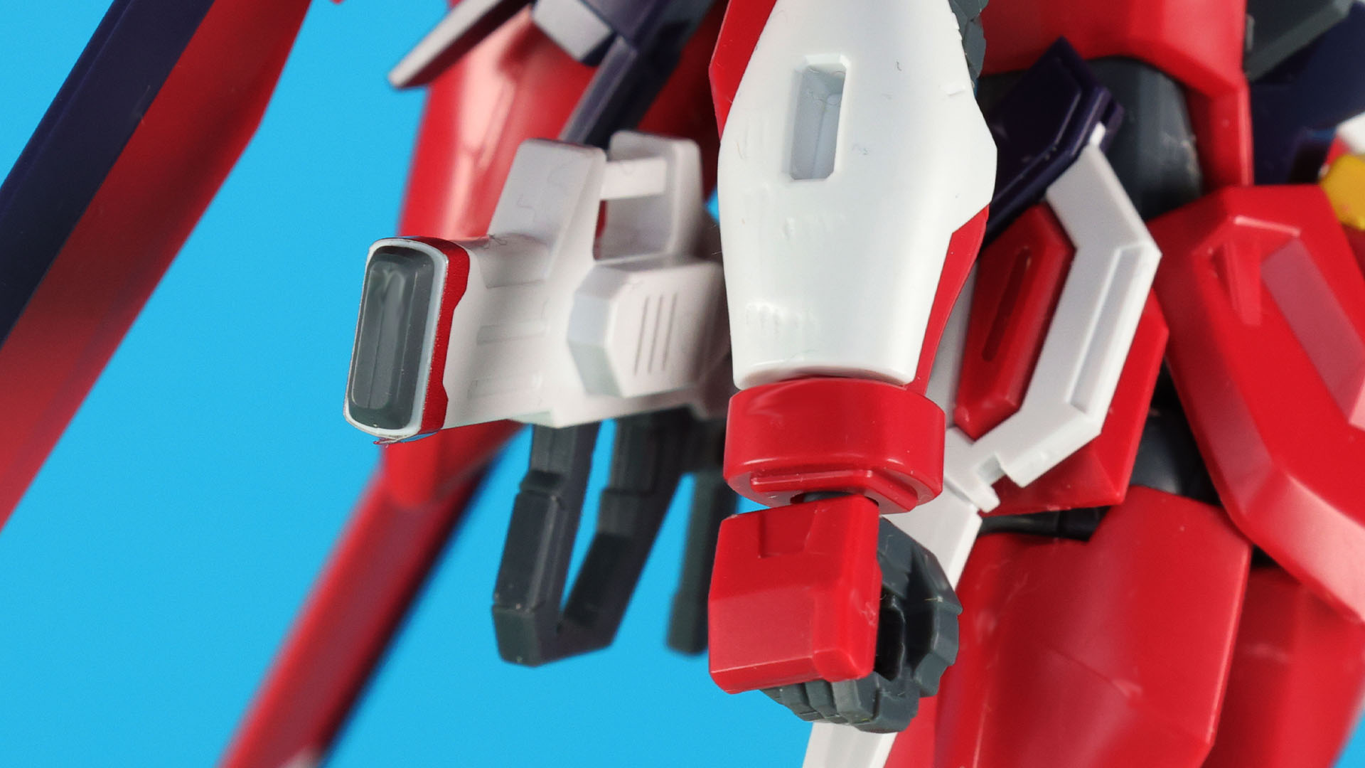 ビームライフルは腰にマウントできます