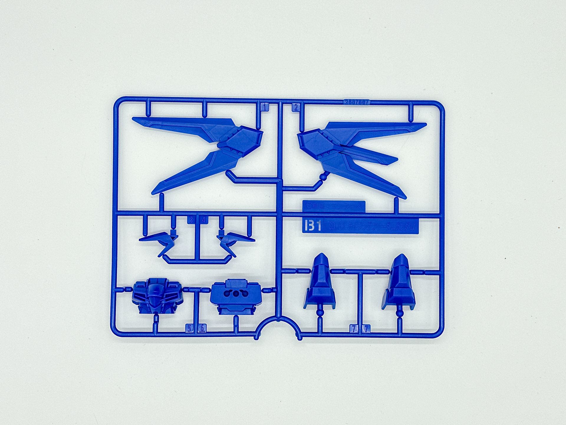 「SDガンダム EXスタンダード ライジングフリーダムガンダム」を構成するランナー。パーツとランナーの接続部は工具不要のタッチゲートとなっています。