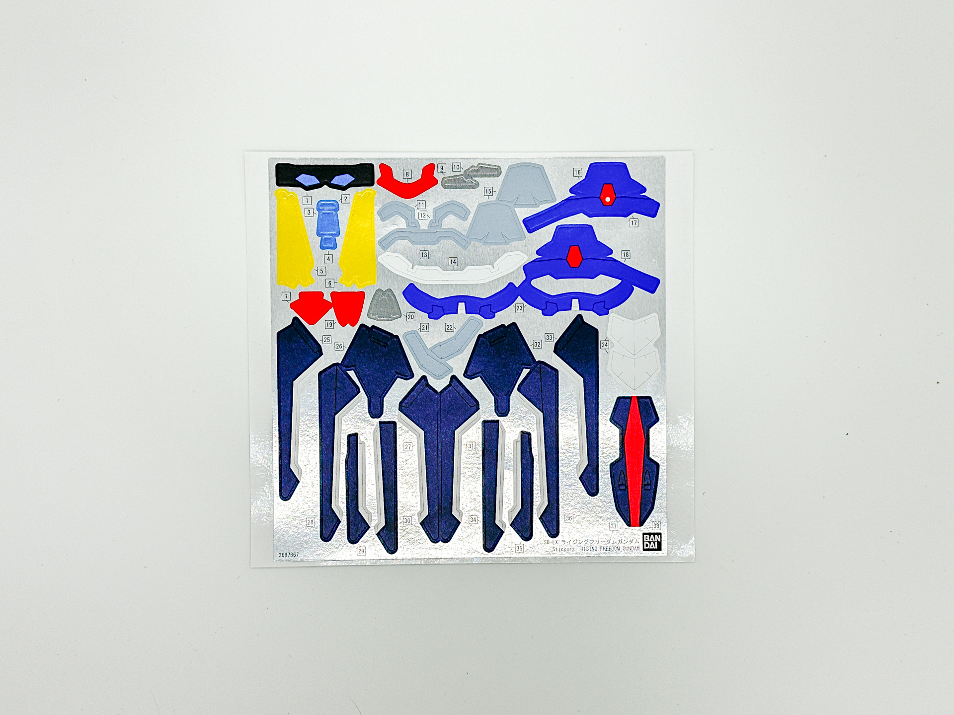 「SDガンダム EXスタンダード ライジングフリーダムガンダム」を構成するランナー。パーツとランナーの接続部は工具不要のタッチゲートとなっています。