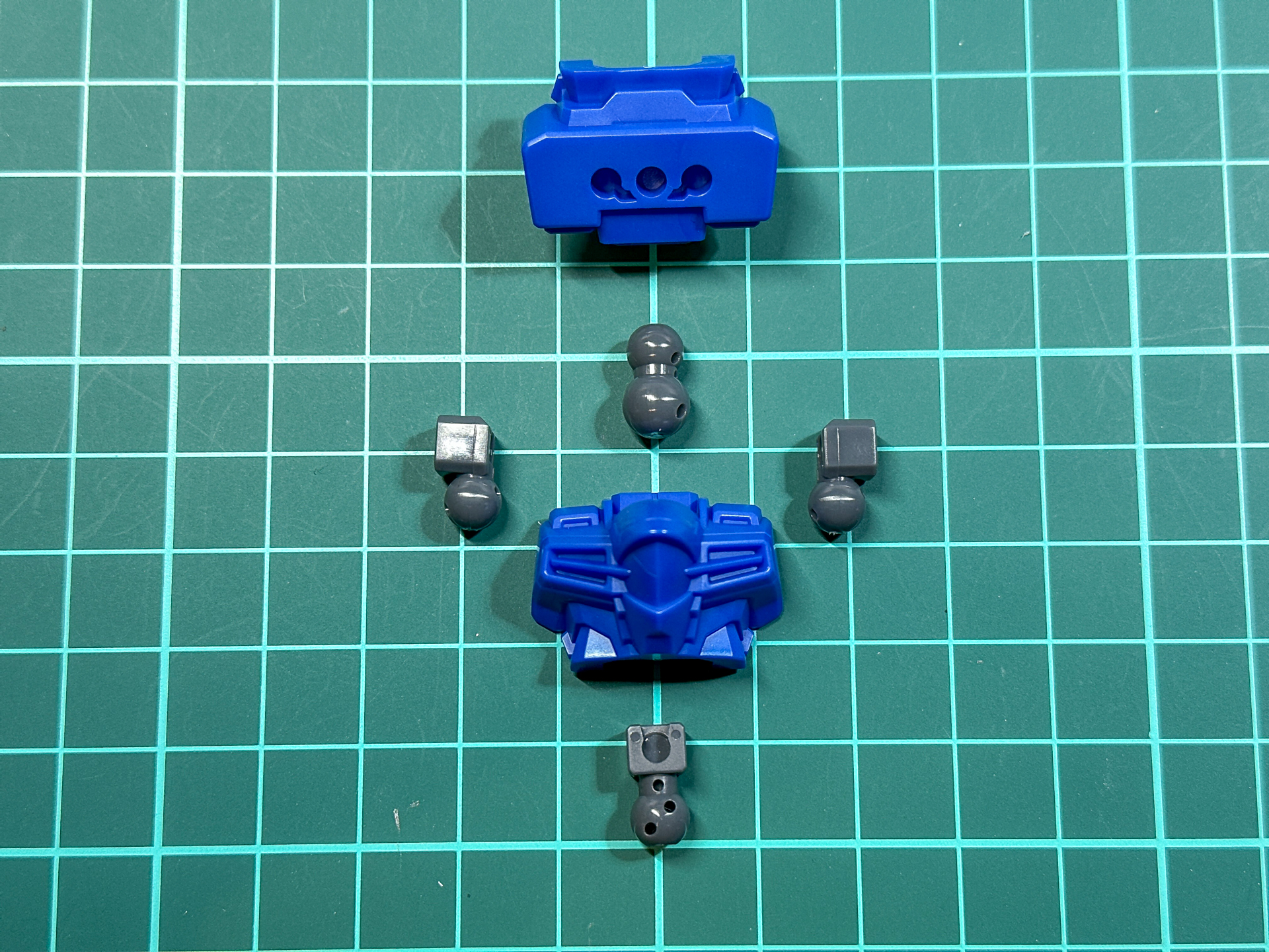 胴体部は6パーツ構成となっています。