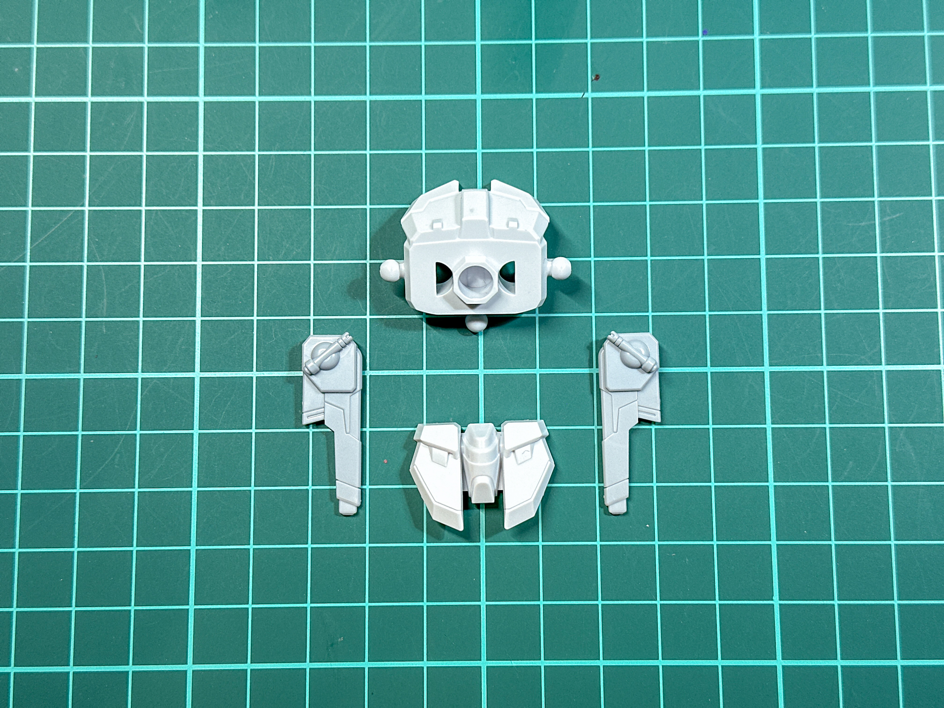 腰部は4パーツ構成となっています。