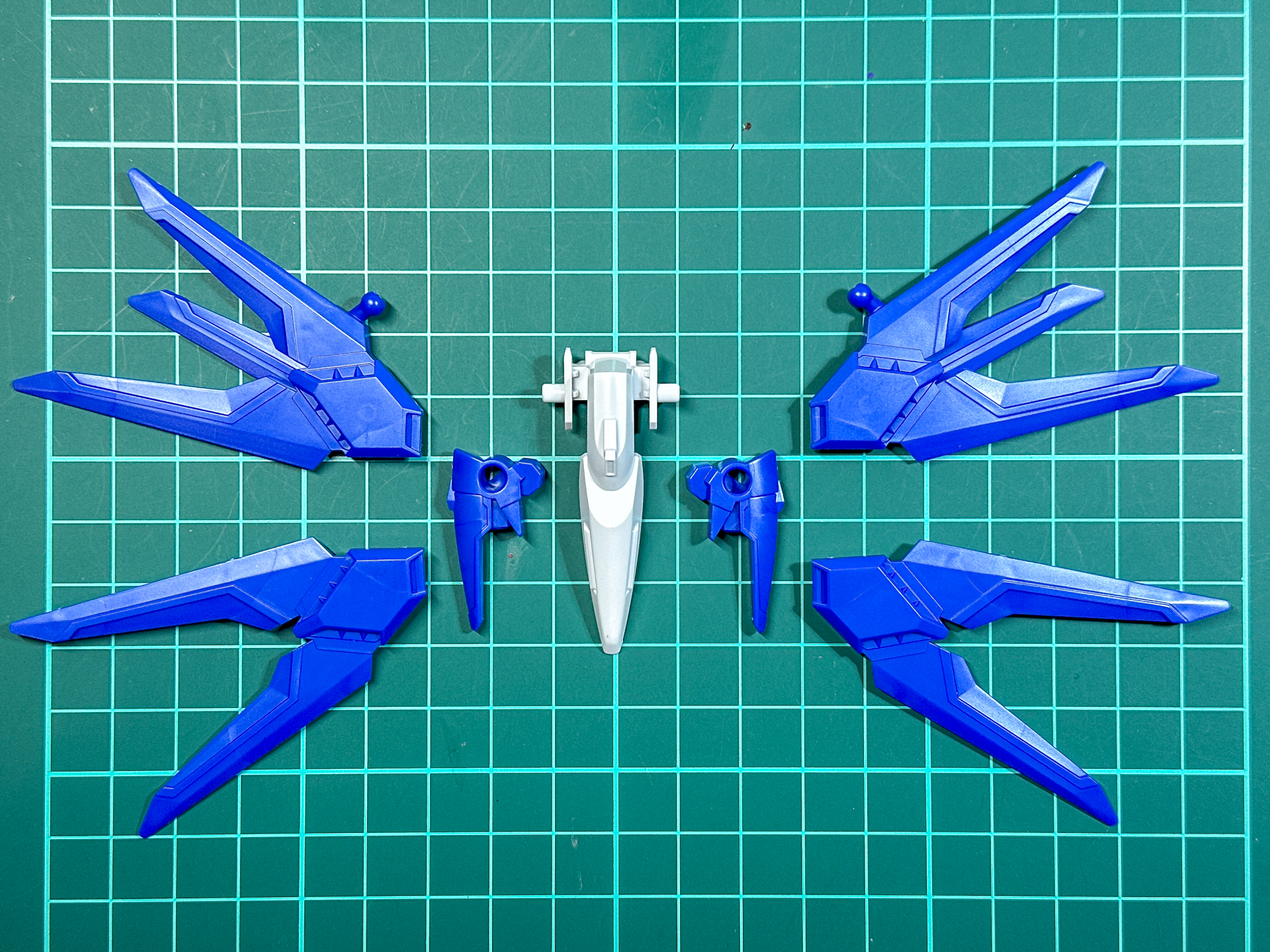 バックパックは7パーツ構成となっています。