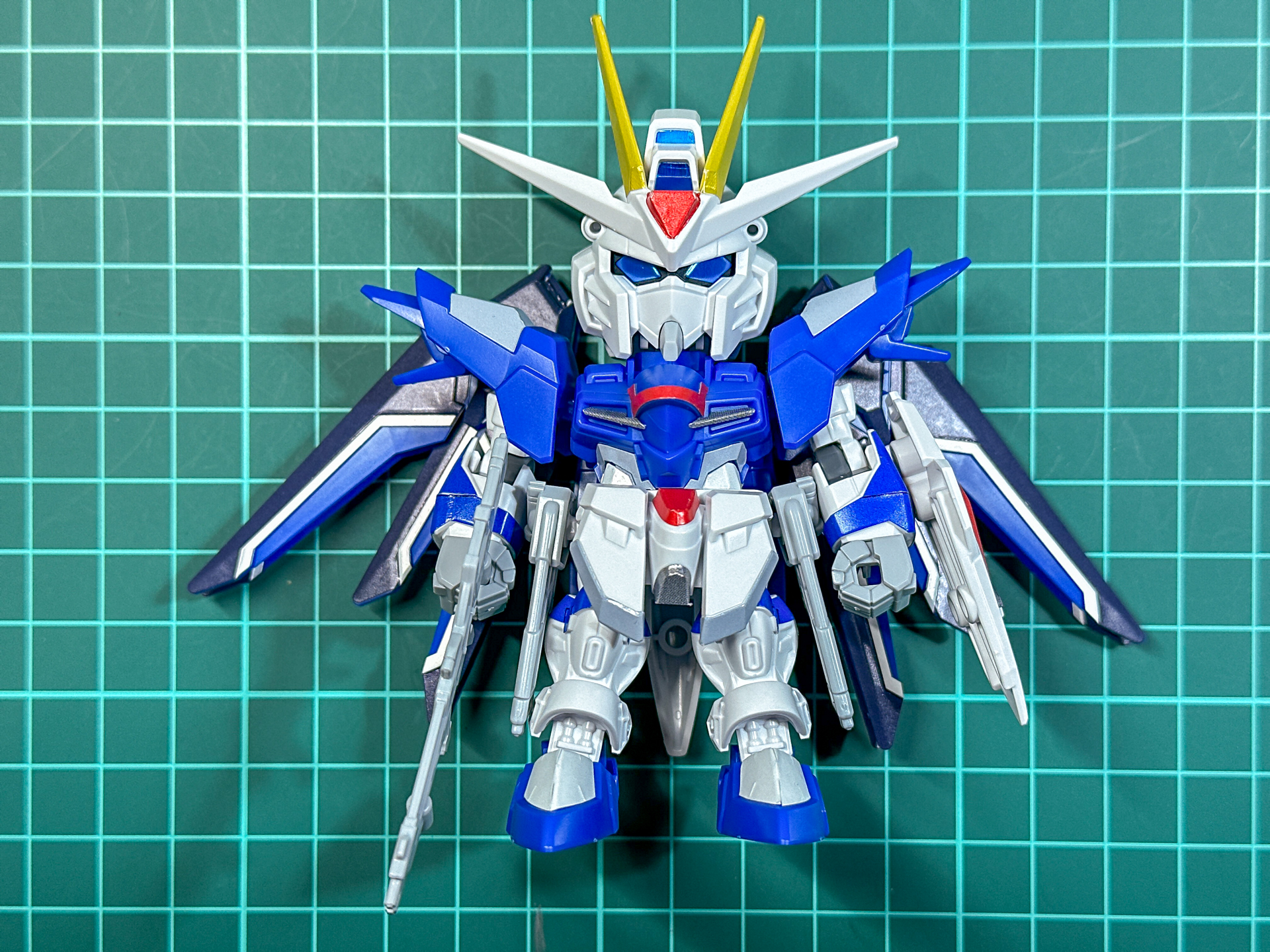 完成したライジングフリーダムガンダム。ライジングフリーダムガンダムの特徴を上手くデフォルメしたデザインになっています。