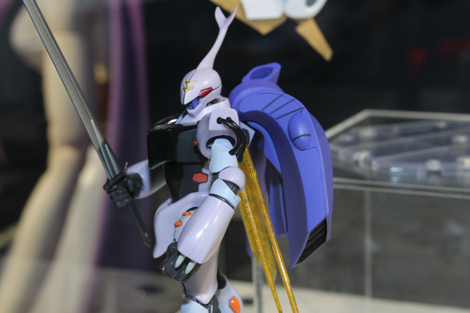 ダンバインの独特のフォルムをアクションフィギュアとして立体化