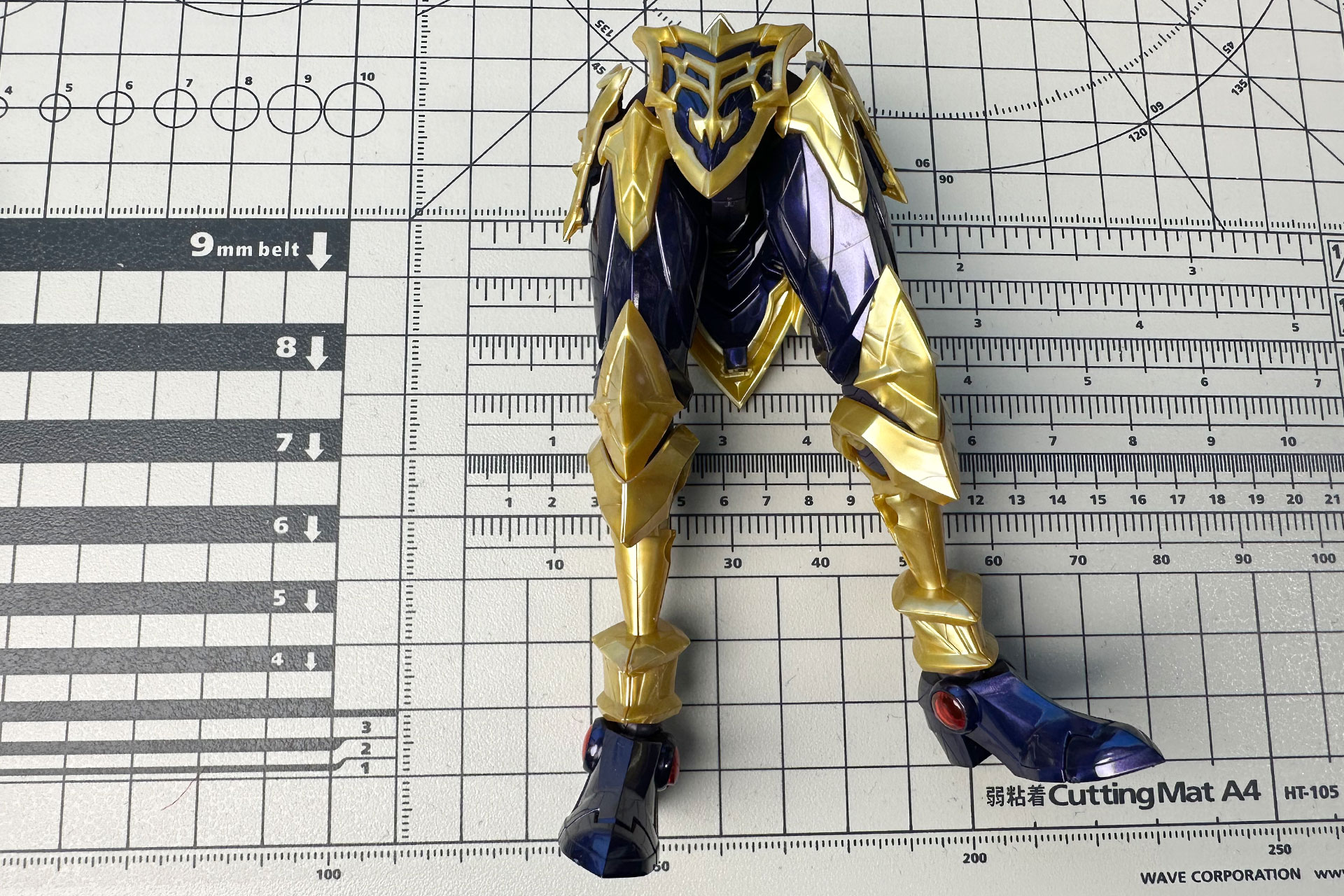 腰のパーツに両脚を付けたところ