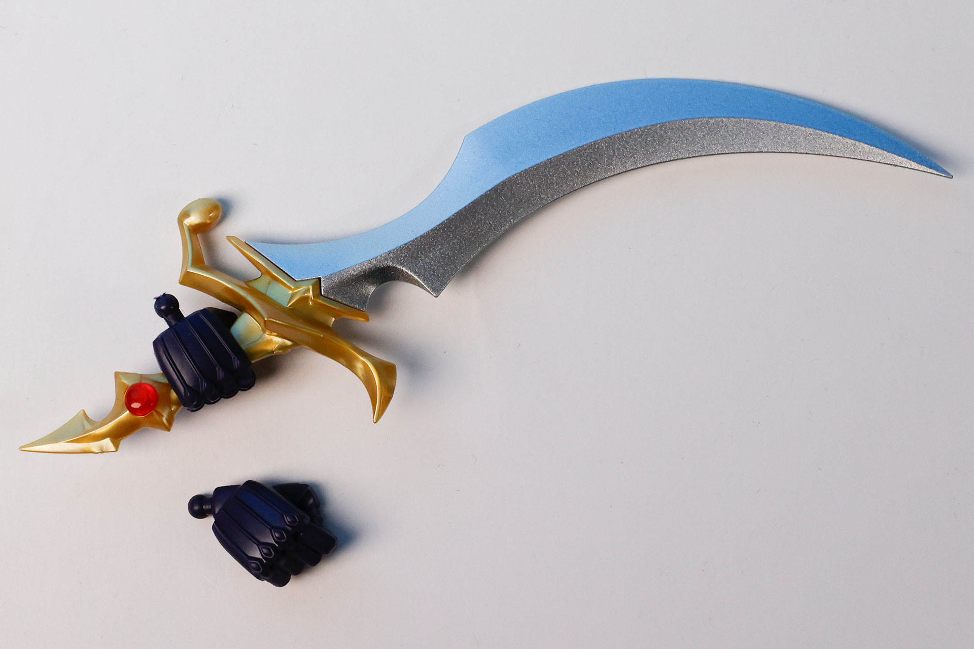 ちなみに右の手首パーツは2種類付属しているので、ポーズに合わせて取り替えるようにしよう