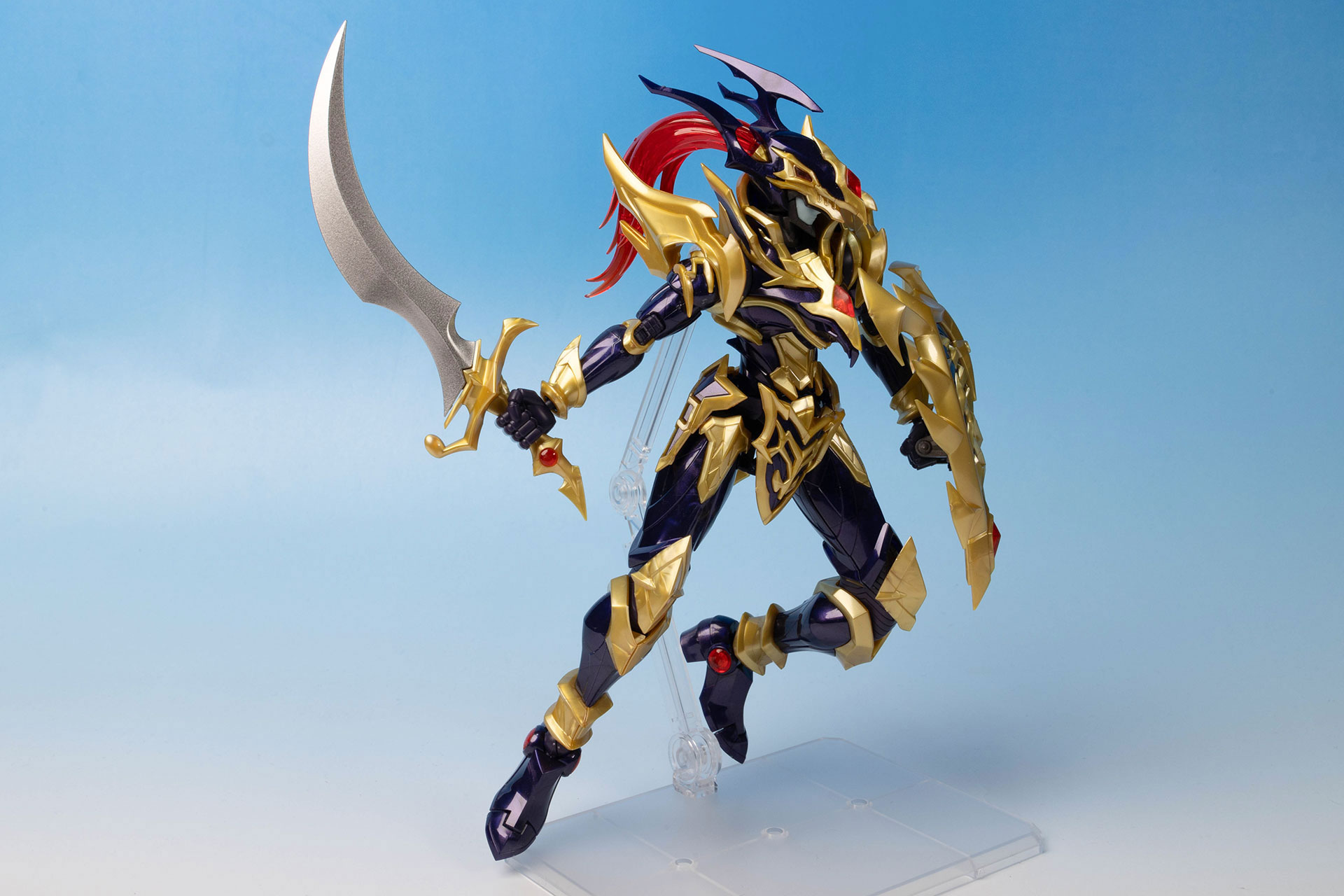 台座を使えば、躍動感溢れるポージングも自由自在だ