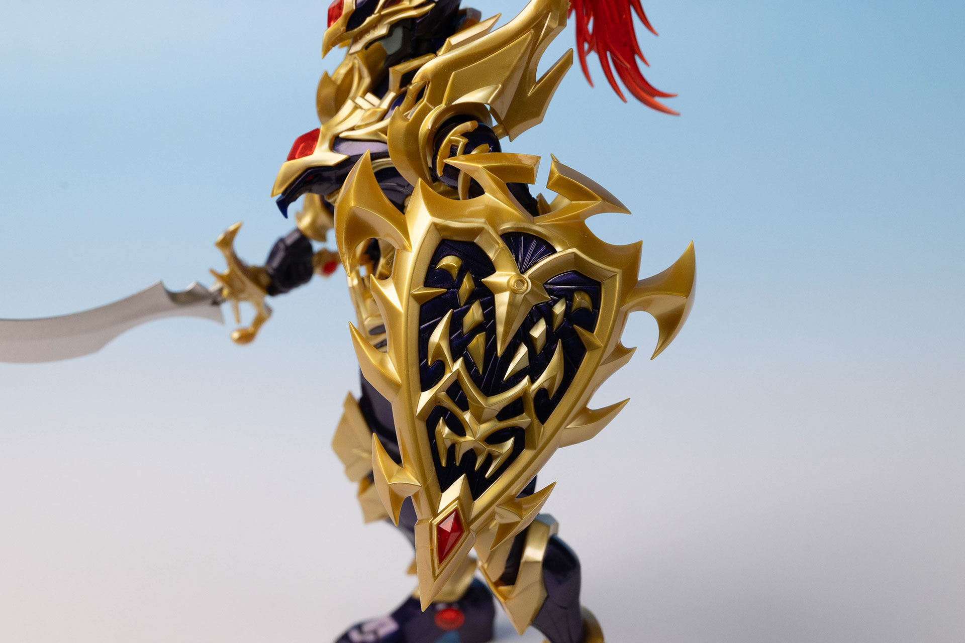 やはりシールドは手に持たせた方がしっくりとくる