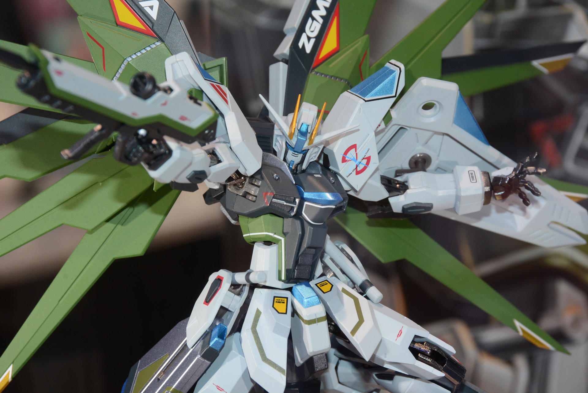 「フリーダムガンダム(リアルタイプカラー)」。緑の差し色に細かいマーキング、これまでのリアルタイプカラーを思わせるアレンジだ