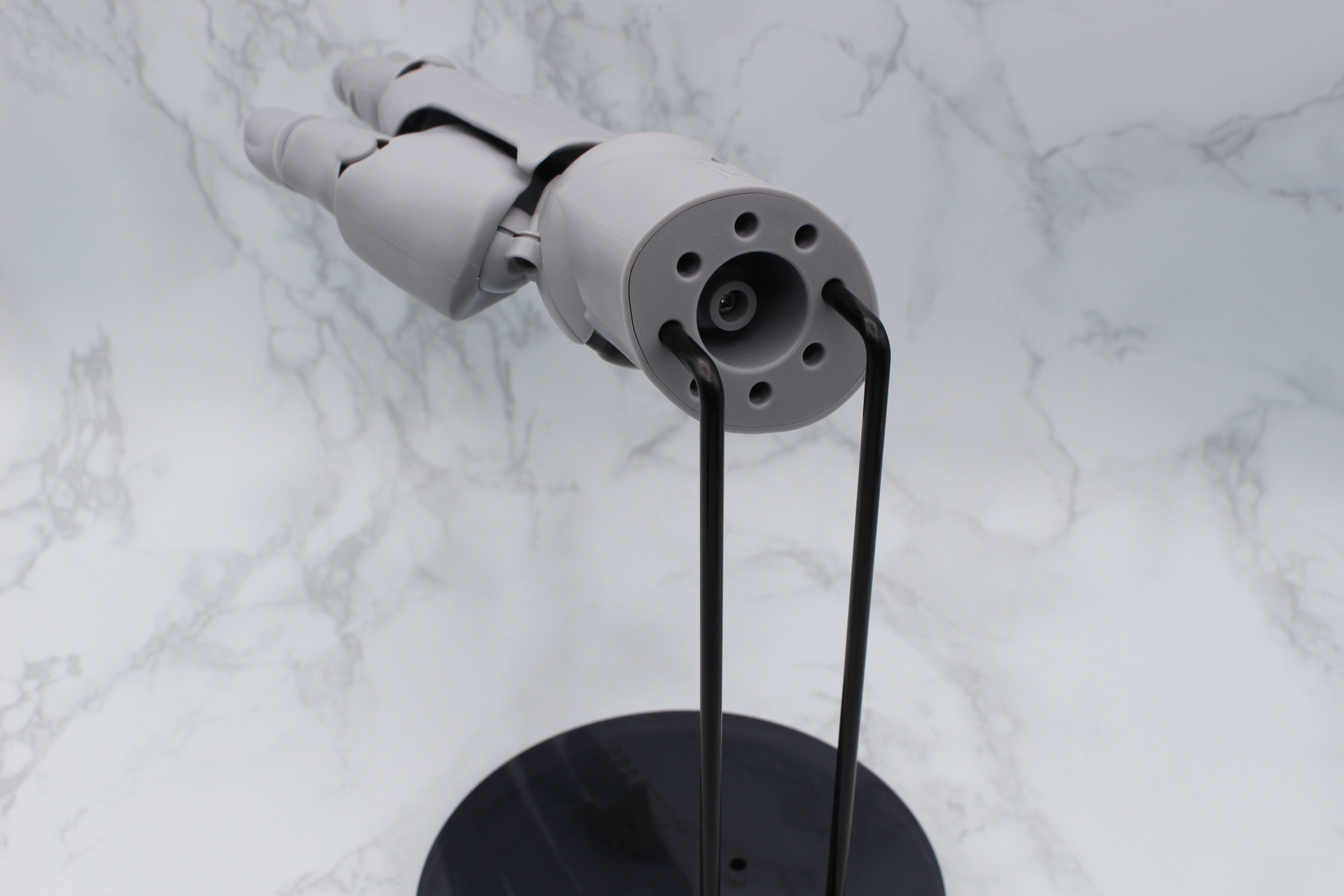 L字型の長い支柱は手首を水平にして使用するタイプ