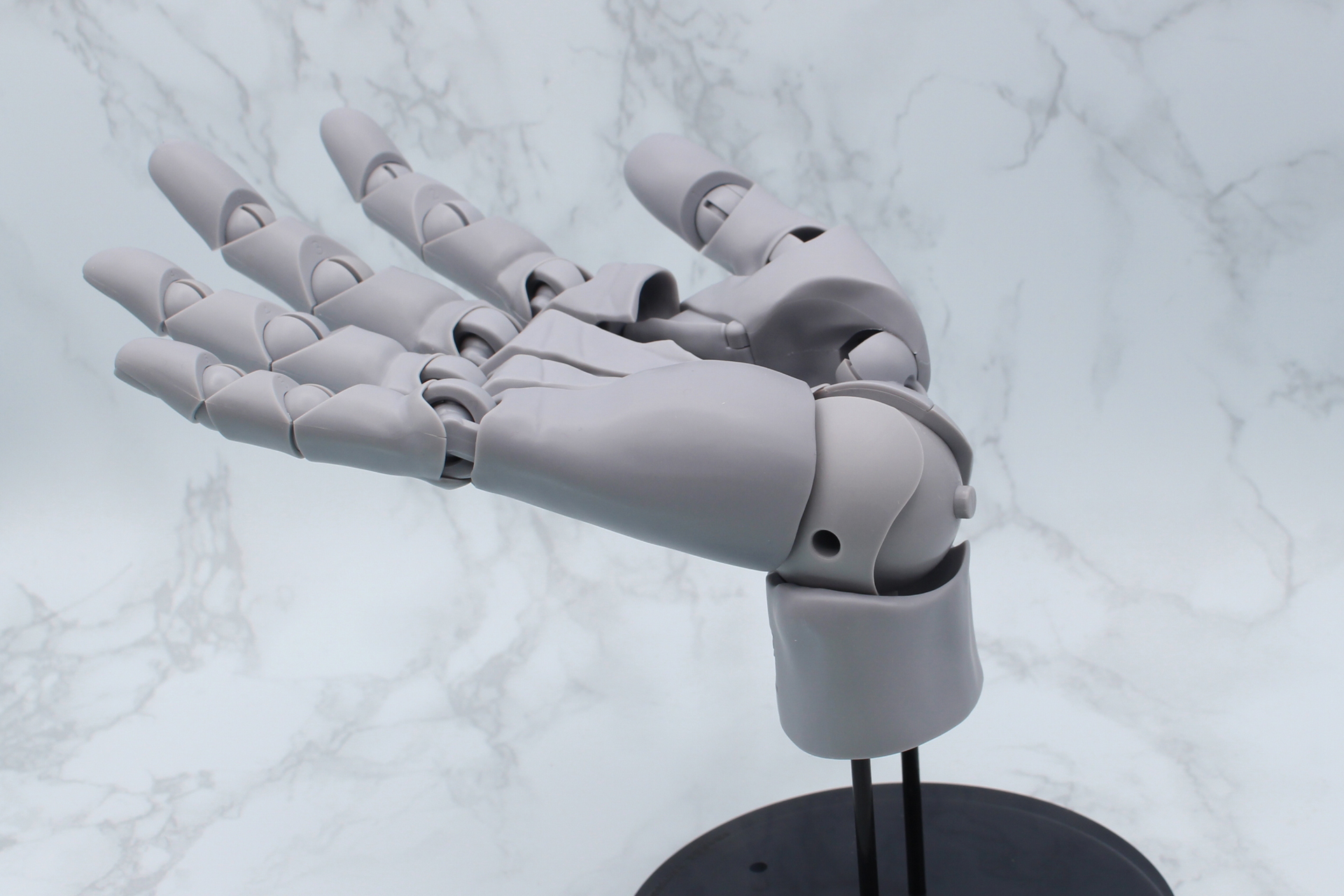 手首の前後のスイングは約180度まで可能