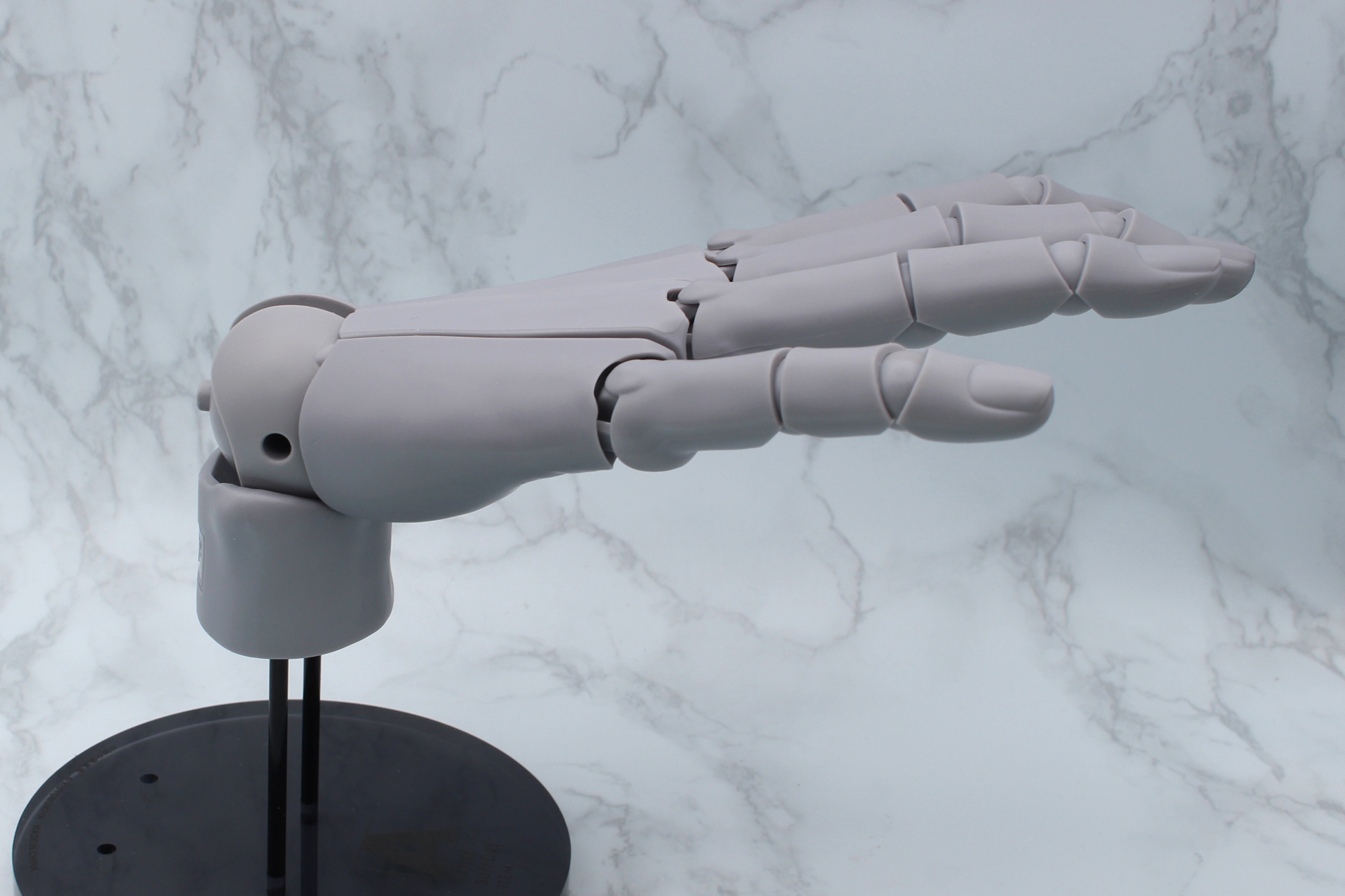 手首の前後のスイングは約180度まで可能