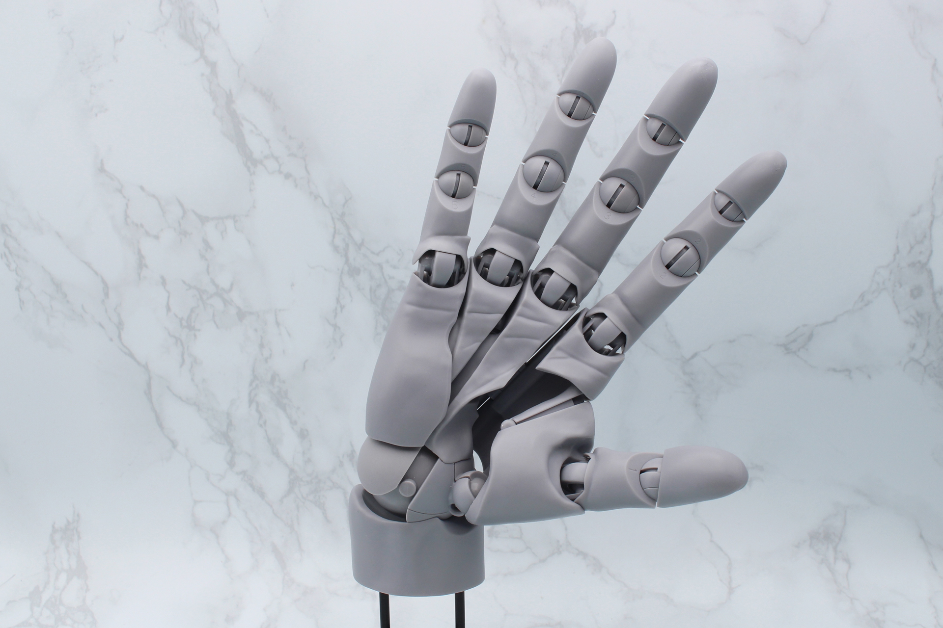 手首の左右のスイング