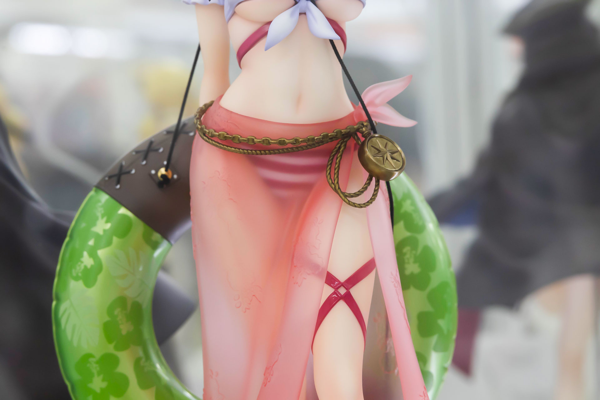 水着が透けて見えるような表現も見事だ