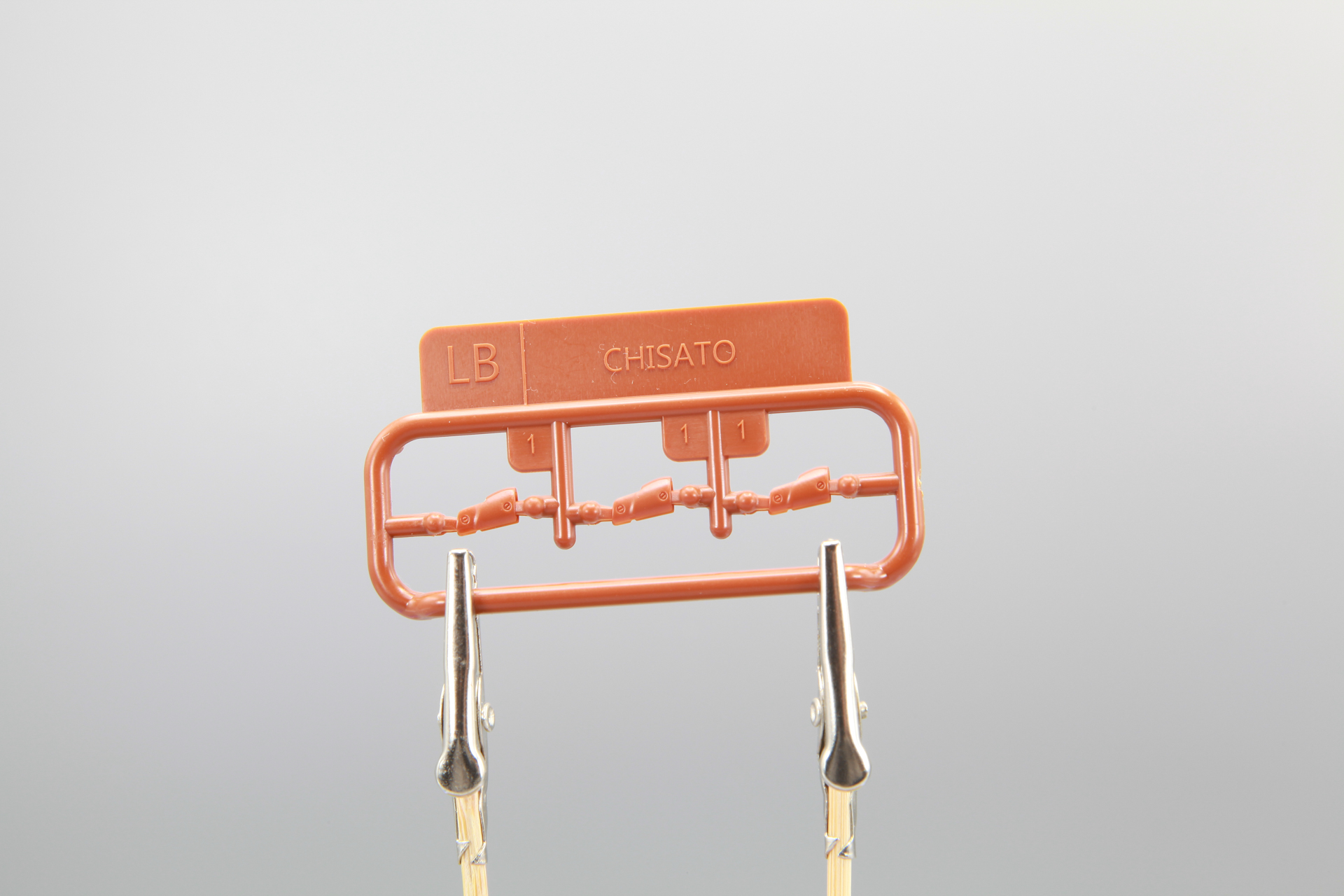 ハンドガンのグリップを表現するLBランナー