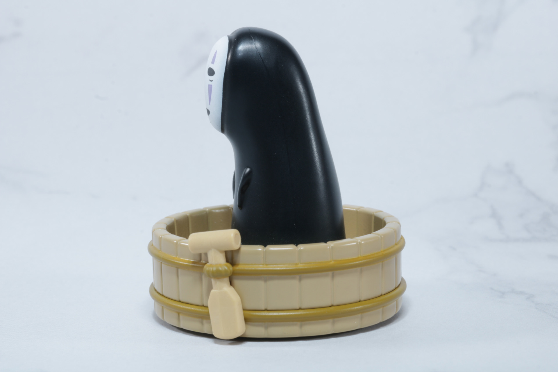 小さめの櫂やくくった縄も細かく造形されている