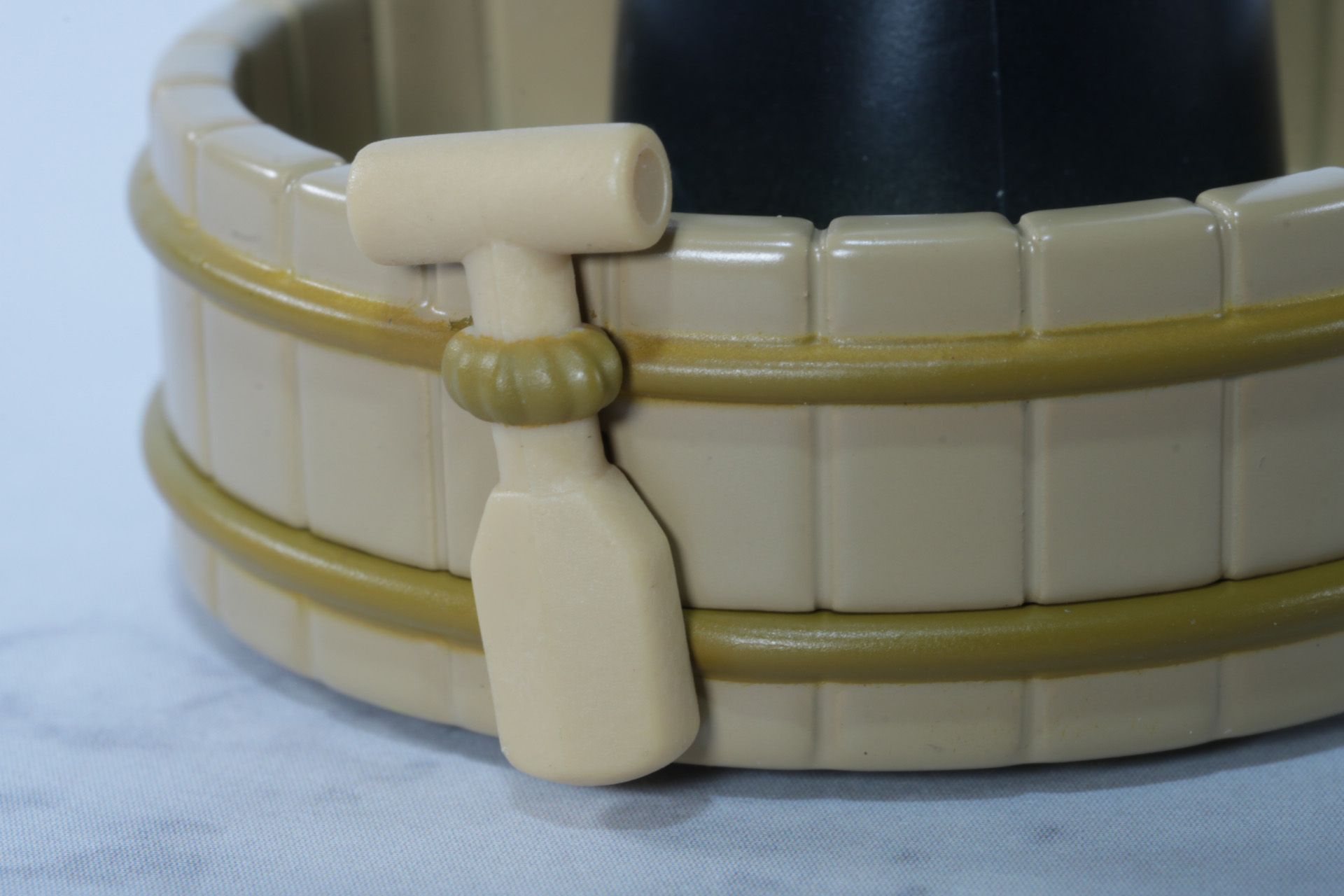 小さめの櫂やくくった縄も細かく造形されている