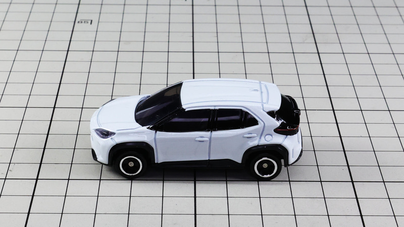 サイド：クロスオーバーSUVスタイルになったヤリス