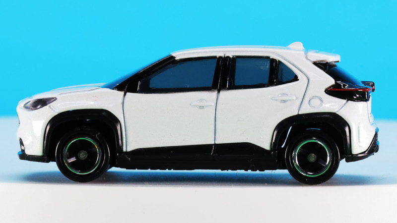 ヤリスをクロスオーバースタイルに仕立てたサイドビュー