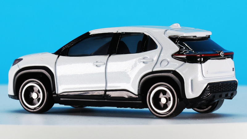 SUVらしい腰高さもあるリアセクション、リアウインドウはブラック塗装です