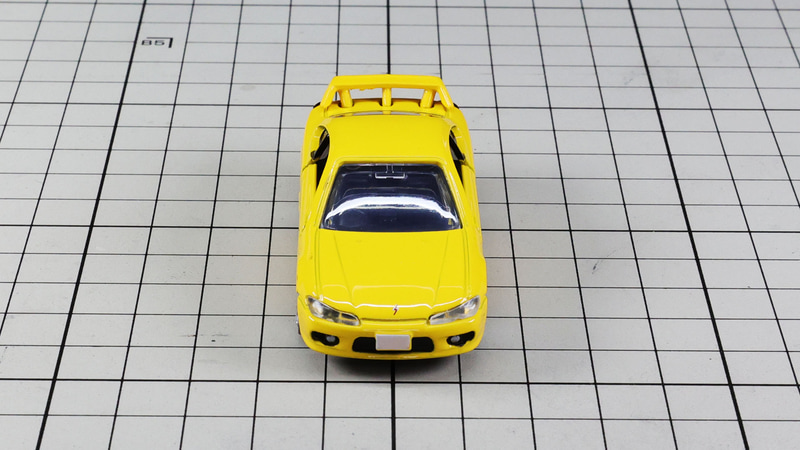 フロント：シャープでロー&ワイドな端正なフロントマスク