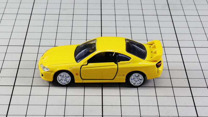 サイド：S15を表すドアからリアへかけてのキャラクターラインがくっきり！