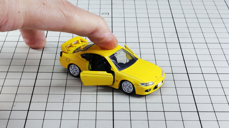 アクション：左右ドア開閉・サスペンション