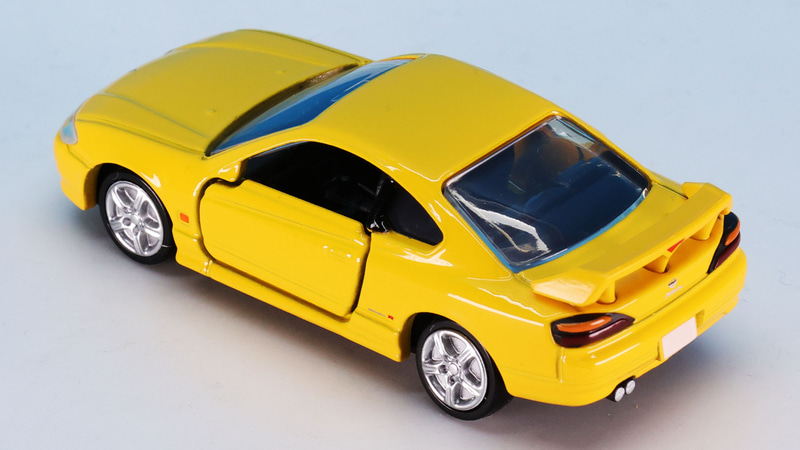 コンパクトなキャビンは上から見てもよくわかります